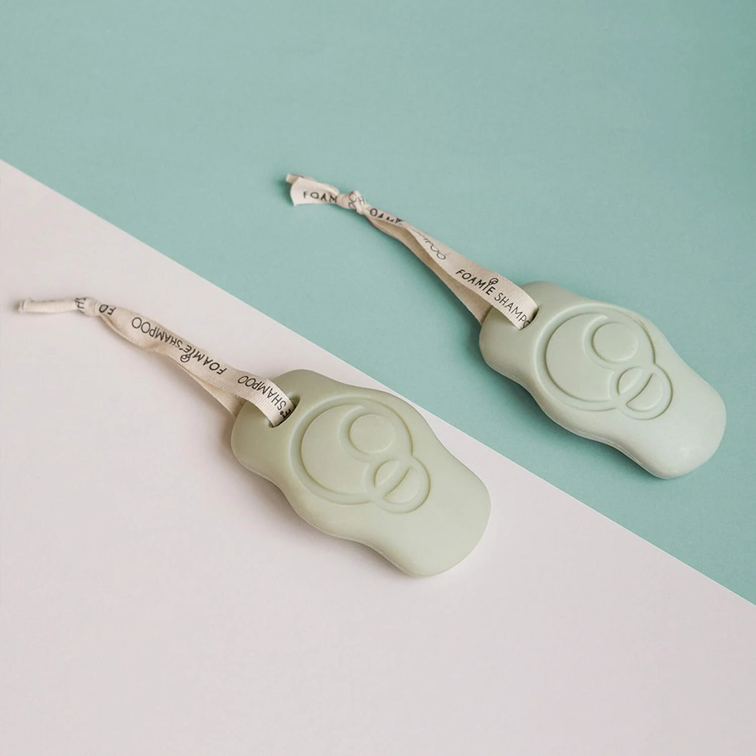 شامپو بار فومی، آلوئه ورا - مرطوب کننده برای موهای خشک - بدون پلاستیک، متعادل کننده PH، بدون صابون، بدون مواد مضر، وگان - ایده آل برای مسافرت