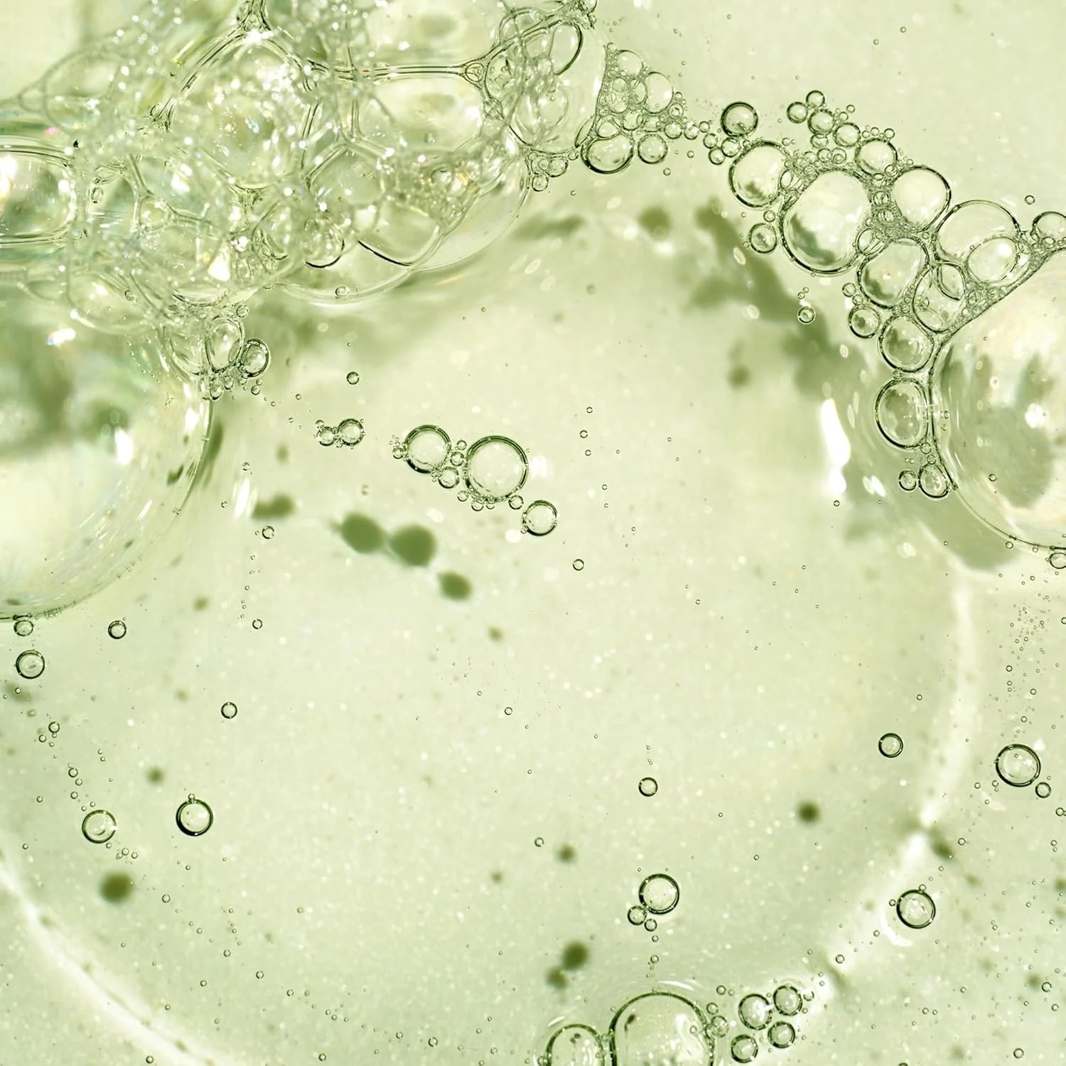 شامپو سوپرفود مغذی چای ماچا + سیب Briogeo - Be Gentle, Be Kind، شامپو الهام گرفته از آبمیوه سبز غنی از مواد مغذی برای موهای کدر، خشک و بی جان، 369 میلی لیتر