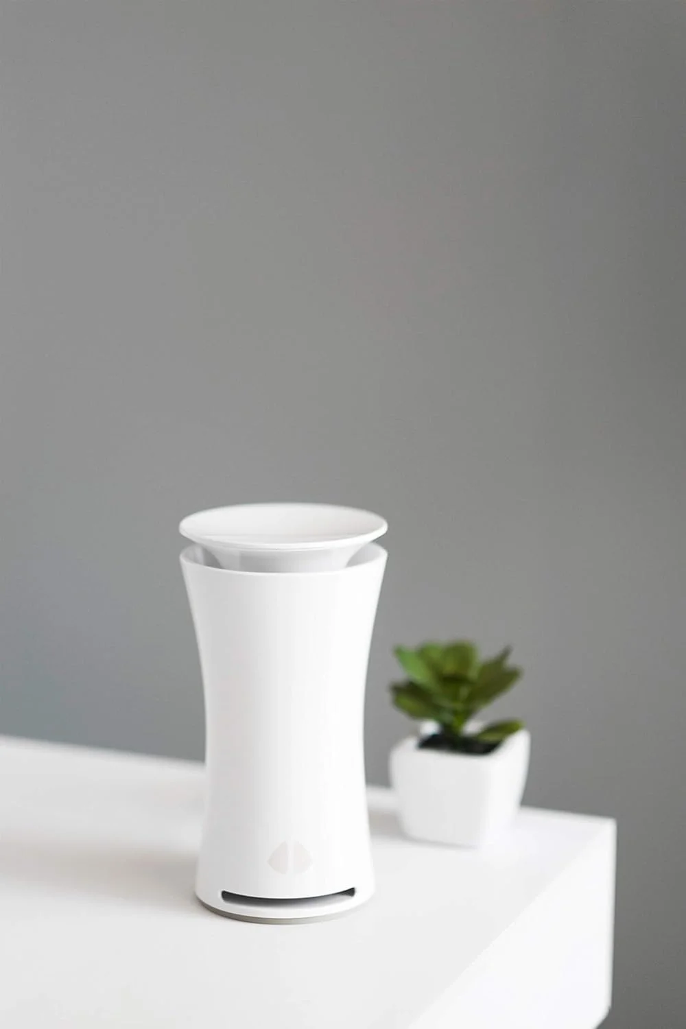 سنسور کیفیت هوای داخلی uHoo - مانیتور هوشمند 9 در 1 برای افزایش بهره وری و سلامتی - دستگاه کنترل آب و هوا با سنسور CO2، دماسنج، VOC و سنسور آلرژن - نسخه GCC