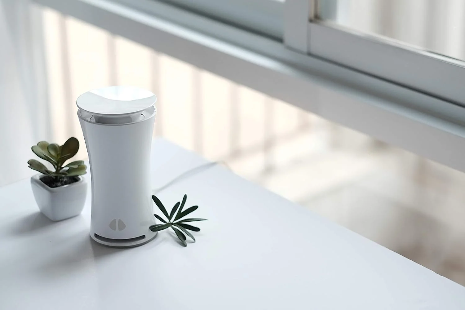 سنسور کیفیت هوای داخلی uHoo - مانیتور هوشمند 9 در 1 برای افزایش بهره وری و سلامتی - دستگاه کنترل آب و هوا با سنسور CO2، دماسنج، VOC و سنسور آلرژن - نسخه GCC