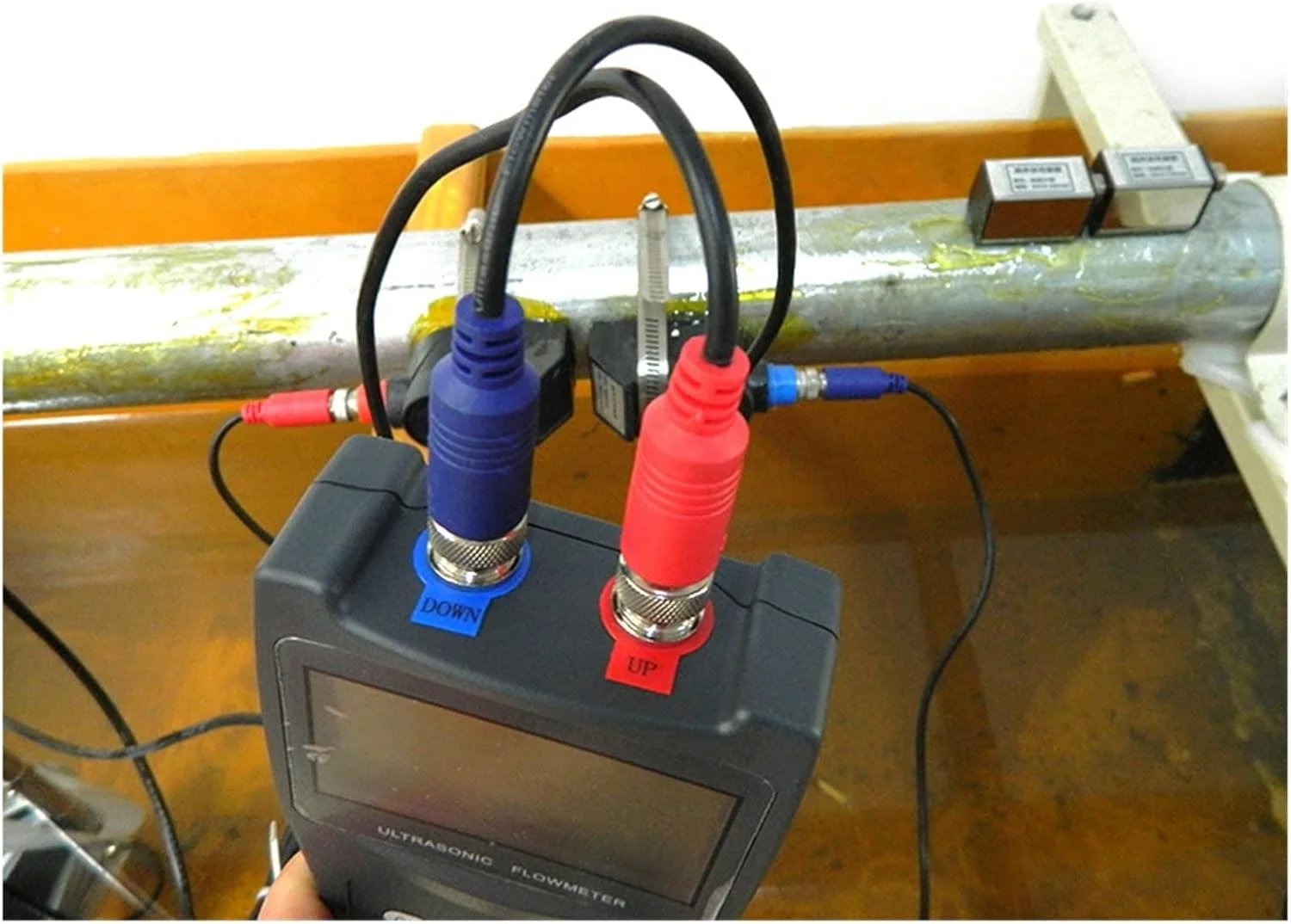 فلومتر التراسونیک ERTUUYD مدل TDS-100H، فلومتر التراسونیک دستی قابل حمل با سنسور گیره ای M2 DN50-700mm 0~160℃ (میزبان و Ts-2-ht)