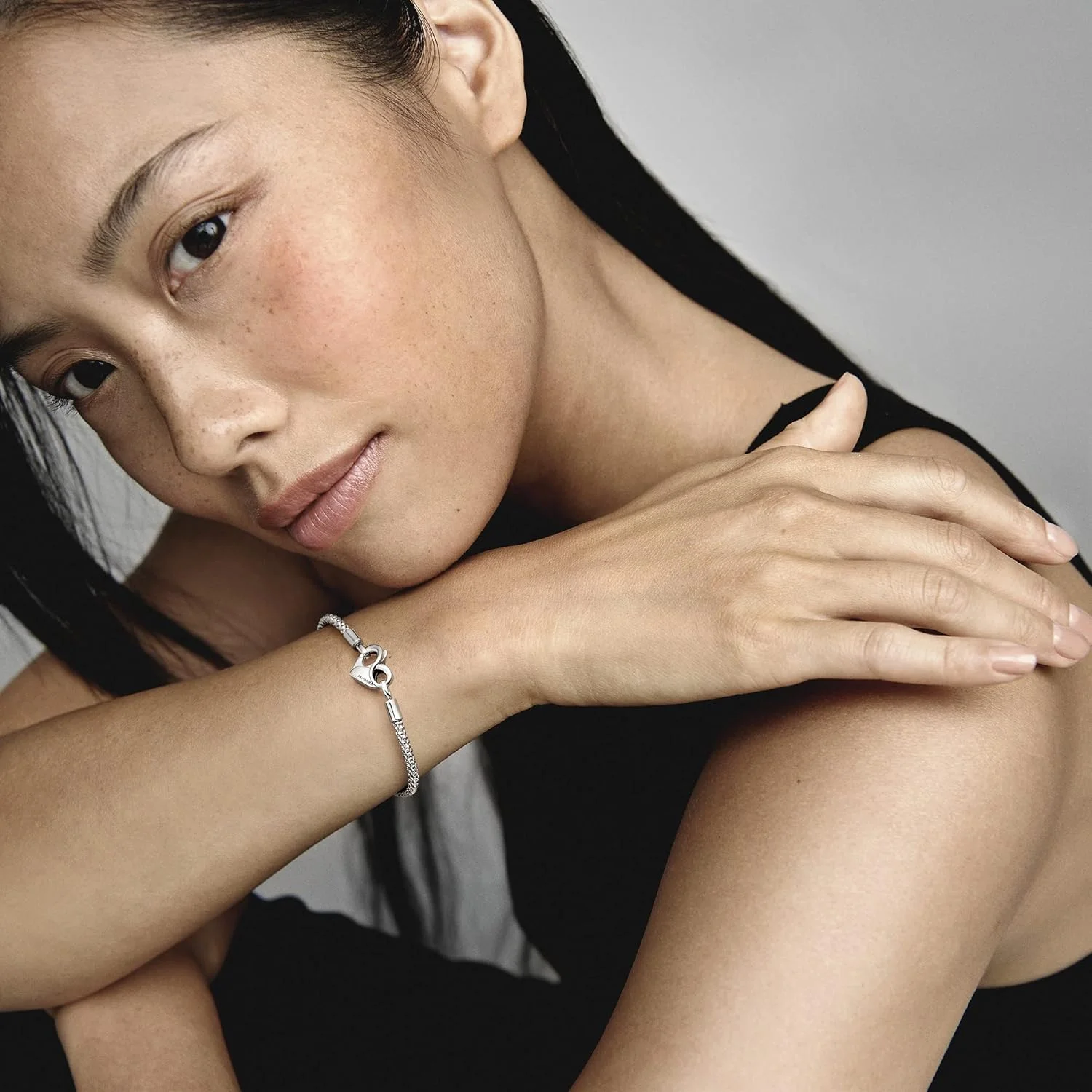 دستبند زنانه پاندورا نقره ای مدل زنجیر پرچ دار 592453C00