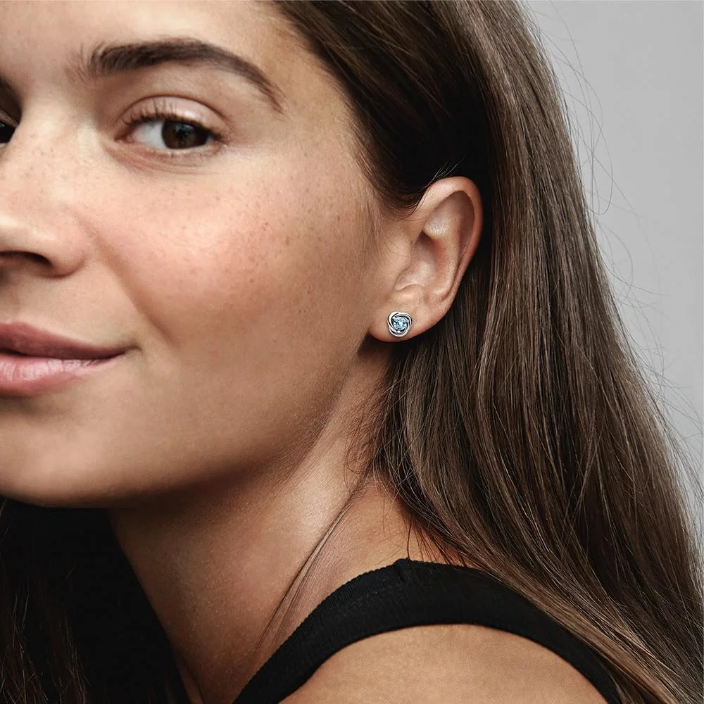 گوشواره های میخی نقره استرلینگ پاندورا با کریستال آبی دریایی گوشواره های میخی نقره استرلینگ پاندورا با کریستال آبی دریایی