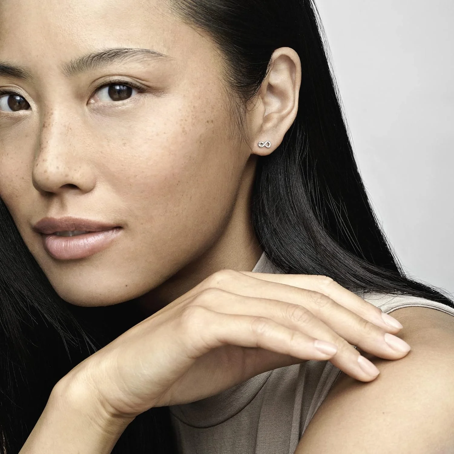 گوشواره های میخی زنانه پاندورا Moments نقره استرلینگ با طرح بی نهایت درخشان