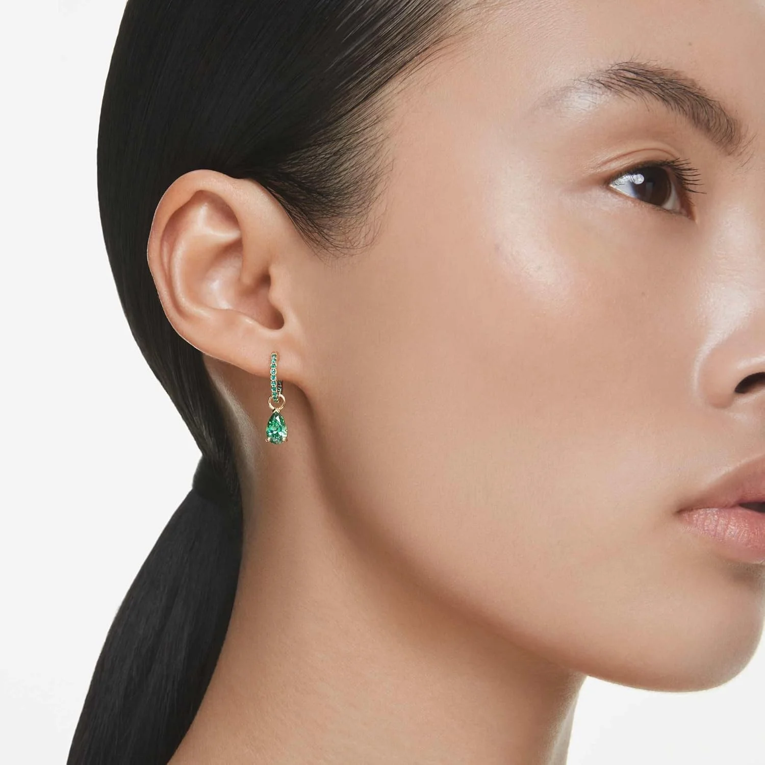 گوشواره آویز سواروسکی مدل Attract، برش گلابی، سبز، روکش طلایی گوشواره آویز سواروسکی مدل Attract، برش گلابی، سبز، روکش طلایی