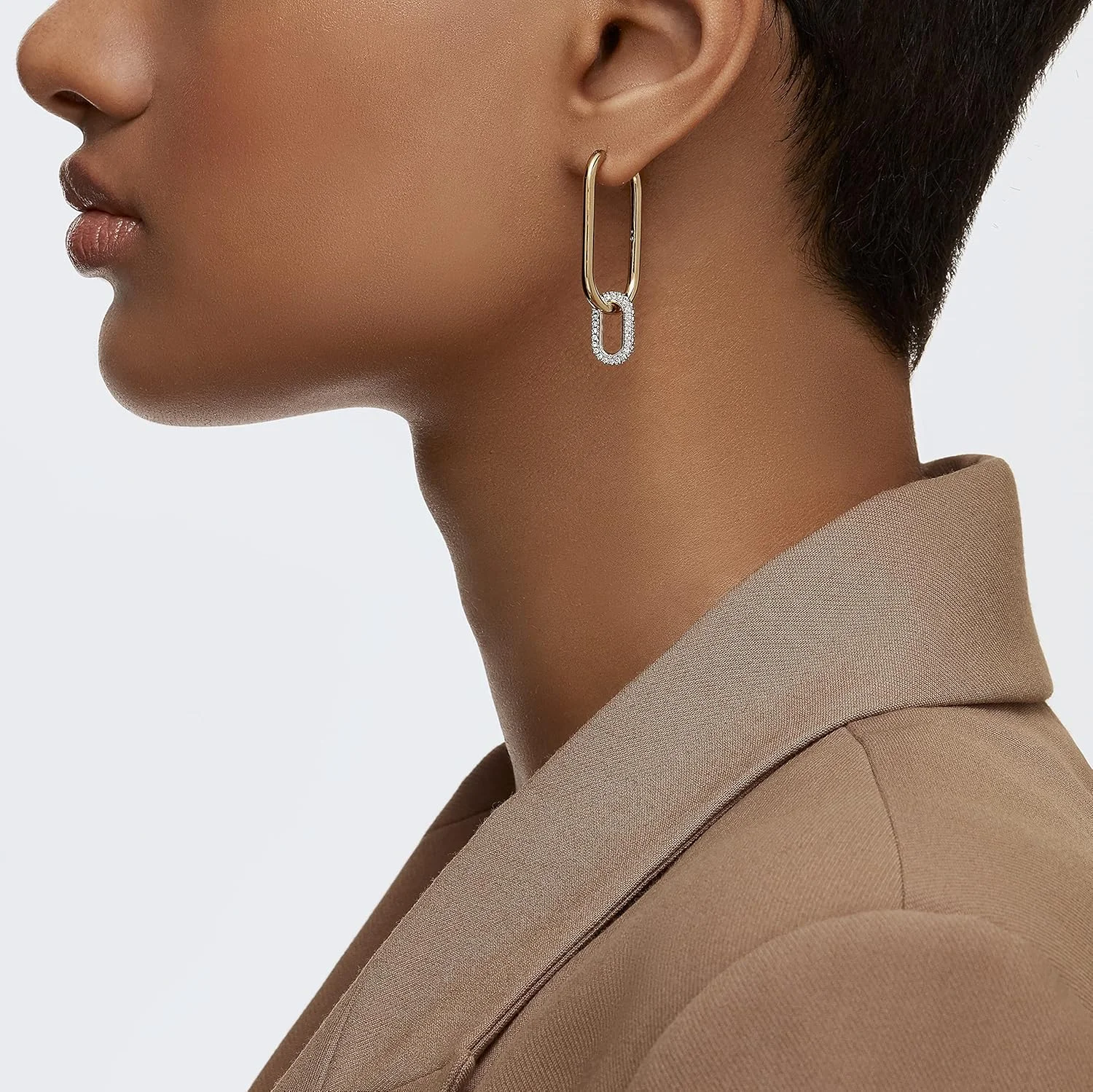 گردنبند نگین سواروسکی، کریستال های سفید درخشان سواروسکی با زنجیر روکش طلای رزگلد، از مجموعه نگین سواروسکی گردنبند نگین سواروسکی، کریستال های سفید درخشان سواروسکی با زنجیر روکش طلای رزگلد، از مجموعه نگین سواروسکی