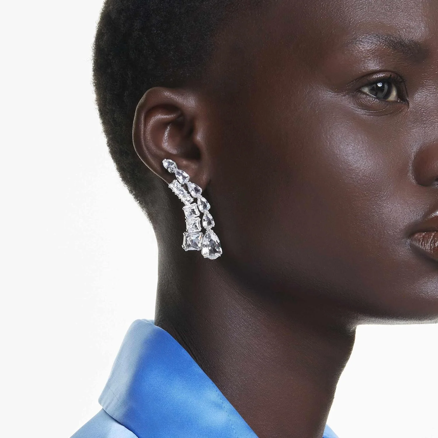 گوشواره آویز سواروسکی مدل Matrix با روکش رودیوم و برش های ترکیبی، سفید گوشواره آویز سواروسکی مدل Matrix با روکش رودیوم و برش های ترکیبی، سفید