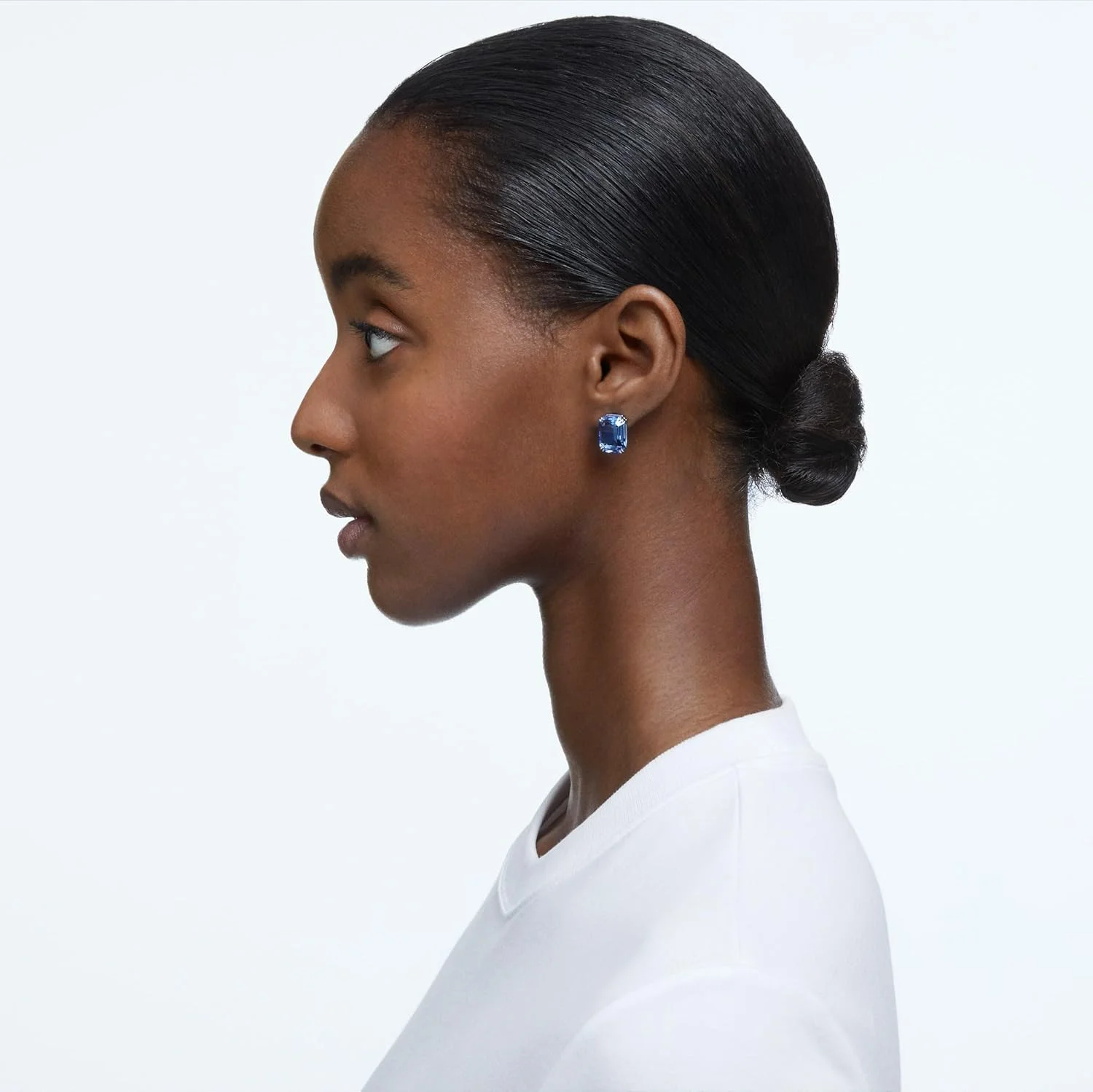 گوشواره های جواهرات کریستالی سواروسکی Millenia، کریستال های آبی، کریستال های صورتی، کریستال های زرد، کریستال های شفاف، روکش رودیوم گوشواره های جواهرات کریستالی سواروسکی Millenia، کریستال های آبی، کریستال های صورتی، کریستال های زرد، کریستال های شفاف، روکش رودیوم