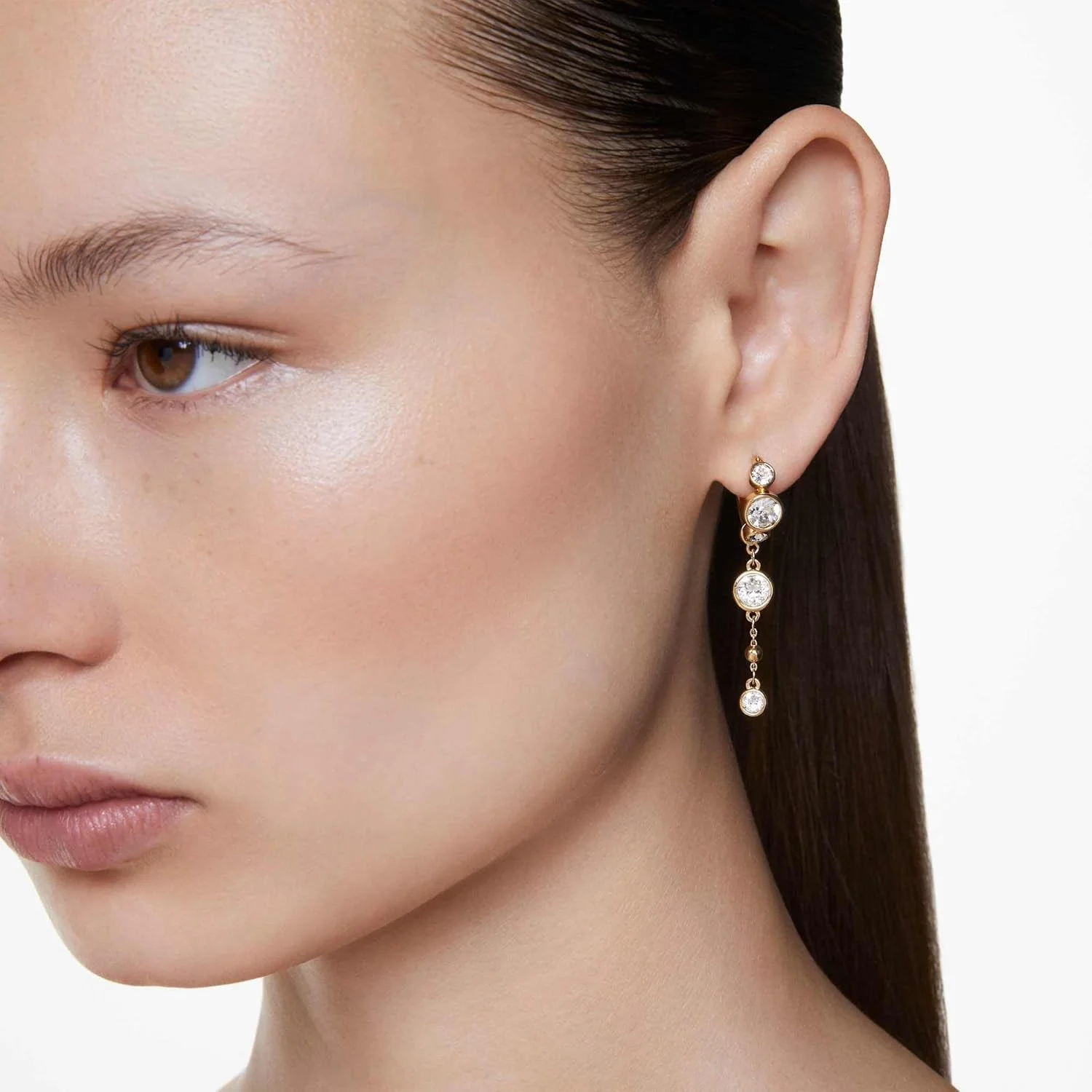 گوشواره آویز زنانه سواروسکی مدل Imber، برش گرد، سفید، روکش فلزات ترکیبی گوشواره آویز زنانه سواروسکی مدل Imber، برش گرد، سفید، روکش فلزات ترکیبی