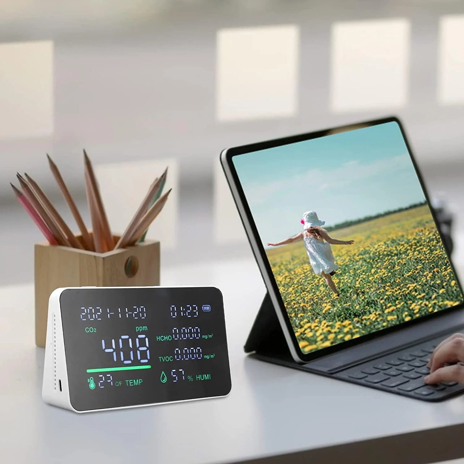 دتکتور CO2، مانیتور CO2 سنسور TVOC با دقت بالا، مصرف کم و ضد تداخل با صفحه نمایش بزرگ برای فضای داخلی (سفید) دتکتور CO2، مانیتور CO2 سنسور TVOC با دقت بالا، مصرف کم و ضد تداخل با صفحه نمایش بزرگ برای فضای داخلی (سفید)