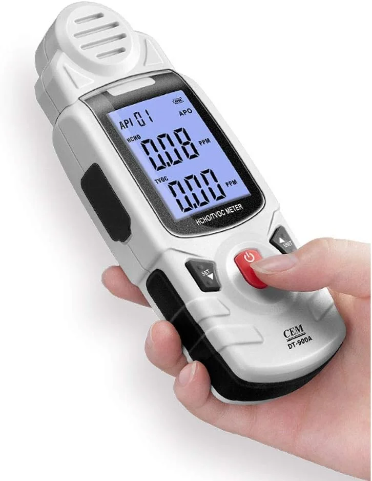 دستگاه سنجش فرمالدهید و TVOC مدل CEM DT 900A (محدوده: 0.00 تا 5.00 میلی‌گرم بر متر مکعب برای HCHO، محدوده: 0.00 تا 9.99 میلی‌گرم بر متر مکعب برای TVOC، دمای عملیاتی: 0 تا 50 درجه سانتیگراد) با دقت بالا برای اندازه‌گیری کیفیت هوای داخل ساختمان