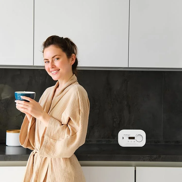 آشکارساز دیجیتال مونوکسید کربن FireAngel FA6812 با صفحه نمایش LCD، سنسور تشخیص مونوکسید کربن 10 ساله، آلارم مونوکسید کربن قابل حمل برای خانه، مسافرت، کاروان