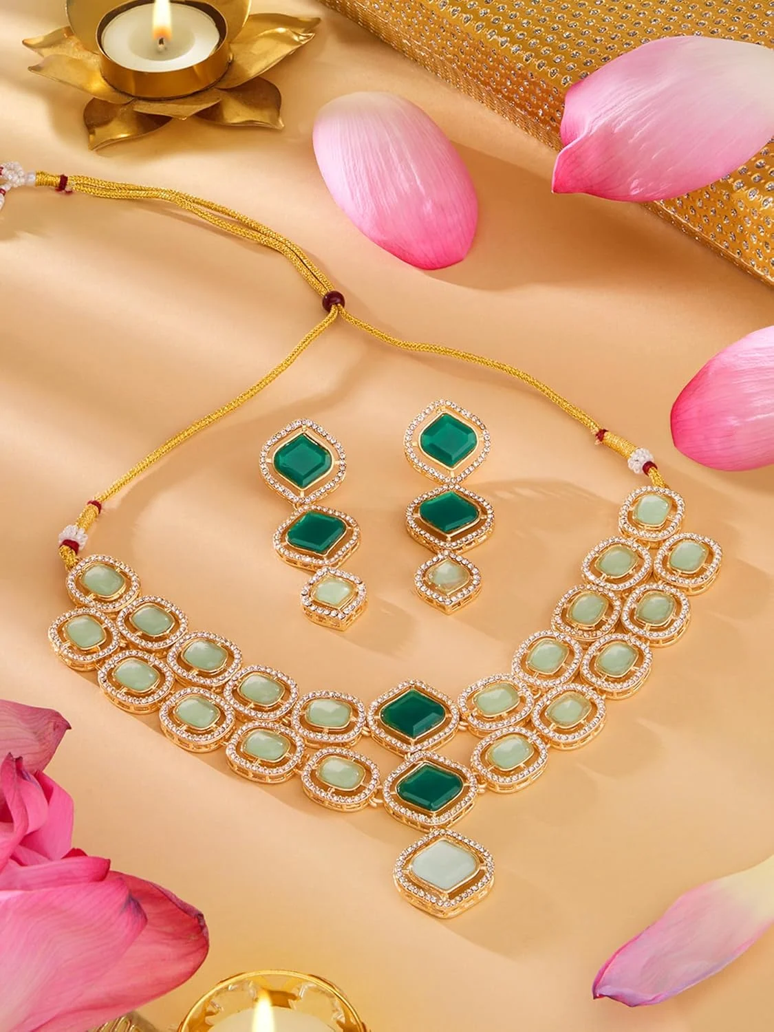 گوشواره و گردنبند چوکر زنانه ZAVERI PEARLS با سنگ های سبز نعنایی و الماس های اتریشی درخشان - ZPFK18234 گوشواره و گردنبند چوکر زنانه ZAVERI PEARLS با سنگ های سبز نعنایی و الماس های اتریشی درخشان - ZPFK18234