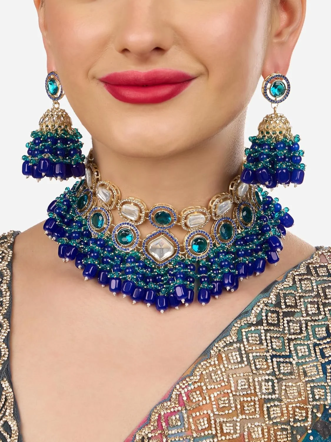 ZAVERI PEARLS گردنبند چوکر با سنگ های آبی و سبز و خوشه های مهره و الماس به همراه گوشواره زنانه - ZPFK18219 ZAVERI PEARLS گردنبند چوکر با سنگ های آبی و سبز و خوشه های مهره و الماس به همراه گوشواره زنانه - ZPFK18219