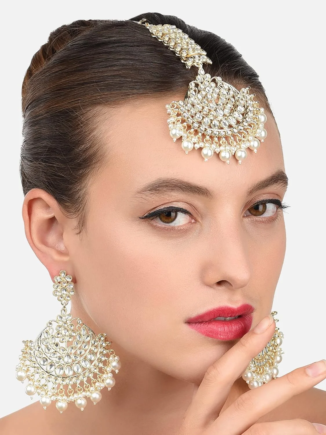 گوشواره و مانگ تیکا زنانه طرح Kundan سنتی با روکش طلایی Zaveri Pearls مدل ZPFK11432 گوشواره و مانگ تیکا زنانه طرح Kundan سنتی با روکش طلایی Zaveri Pearls مدل ZPFK11432