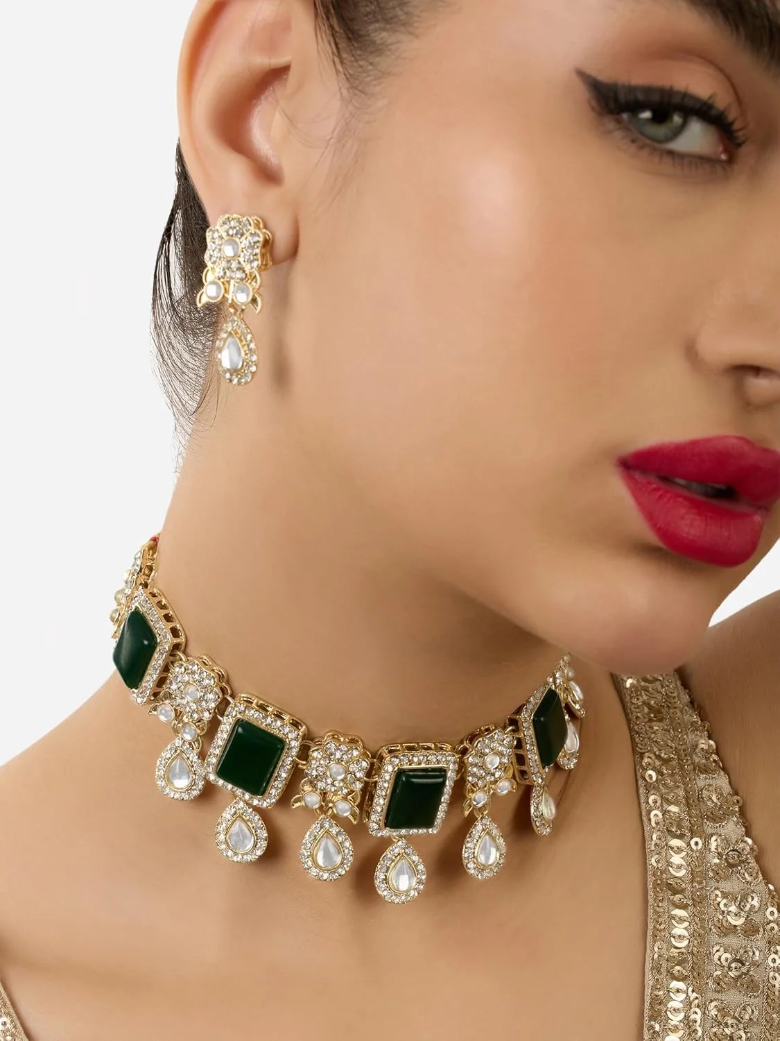 ZAVERI PEARLS گردنبند چوکر نگین دار سبز و اتریشی با الماس های تزئینی به همراه گوشواره زنانه - ZPFK17554 ZAVERI PEARLS گردنبند چوکر نگین دار سبز و اتریشی با الماس های تزئینی به همراه گوشواره زنانه - ZPFK17554