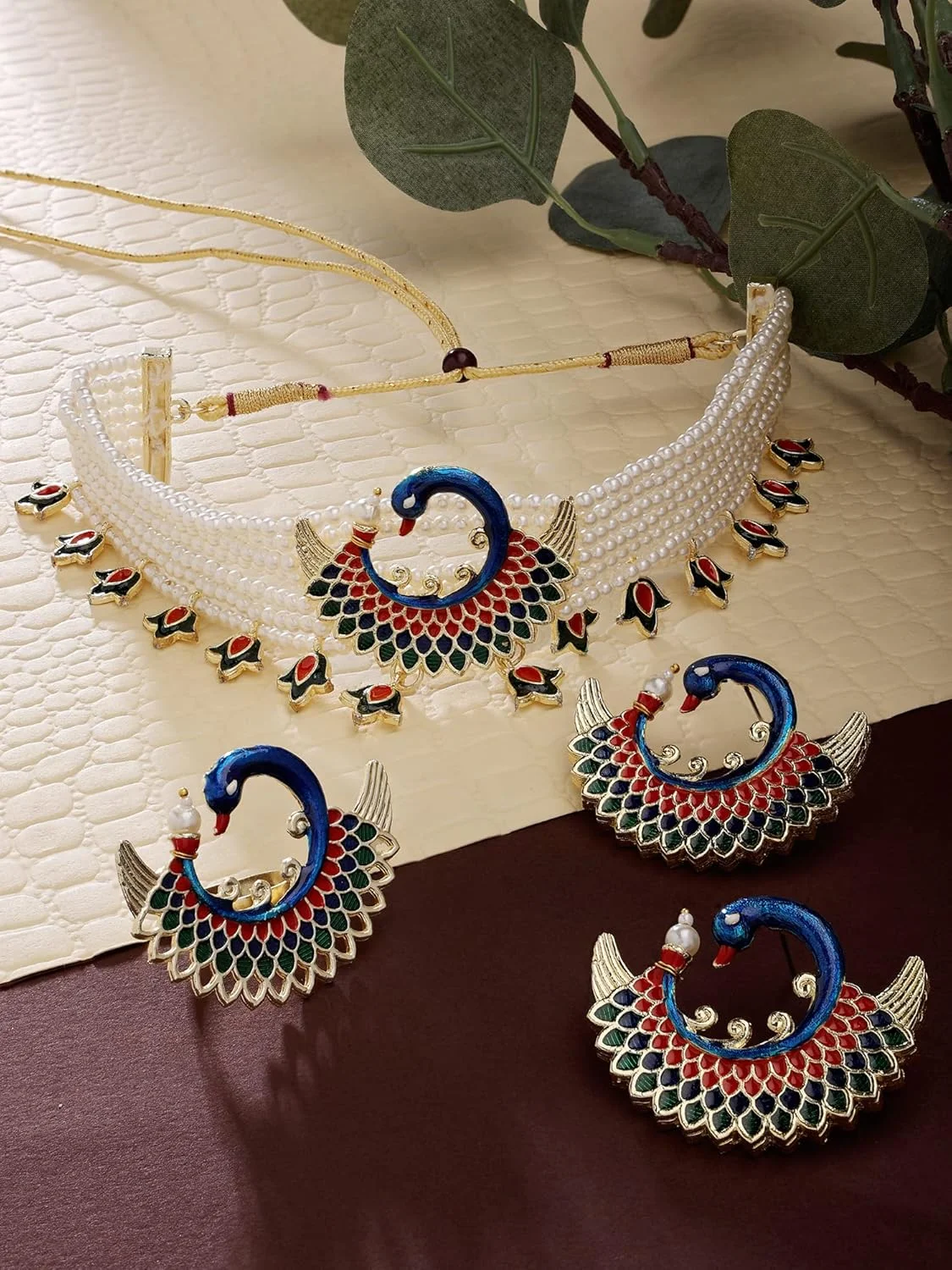 زاوِری پرلز، ست گردنبند چوکر، گوشواره و انگشتر چند رشته ای مرواریدی با طرح میناکاری چند رنگ الهام گرفته از طاووس زنانه - ZPFK14436 زاوِری پرلز، ست گردنبند چوکر، گوشواره و انگشتر چند رشته ای مرواریدی با طرح میناکاری چند رنگ الهام گرفته از طاووس زنانه - ZPFK14436