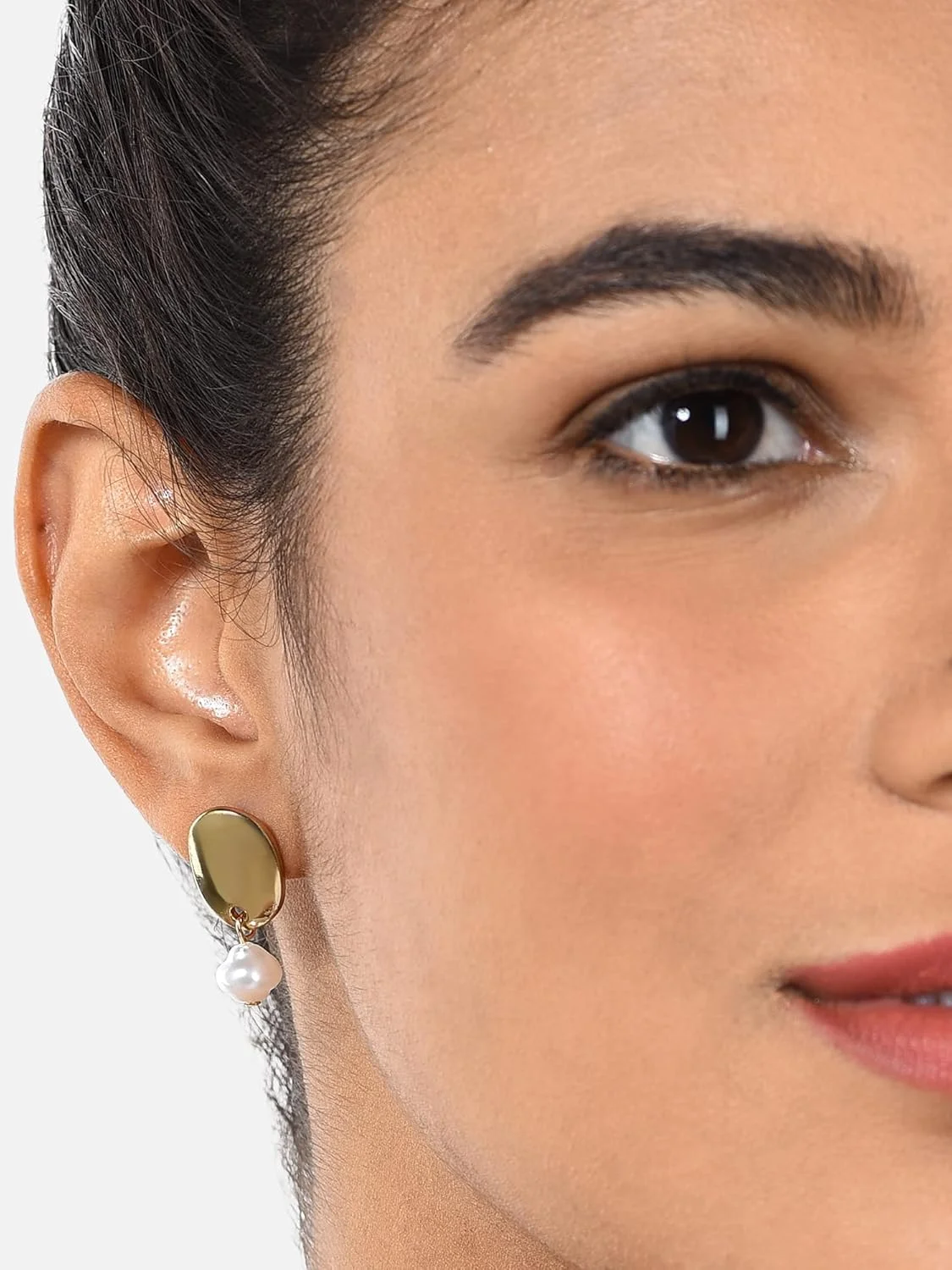 ZAAVERI PEARLS ست 25 عددی گوشواره های میخی، آویز و نیم حلقه ای معاصر با رنگ طلایی - ZPFK10655 ZAAVERI PEARLS ست 25 عددی گوشواره های میخی، آویز و نیم حلقه ای معاصر با رنگ طلایی - ZPFK10655