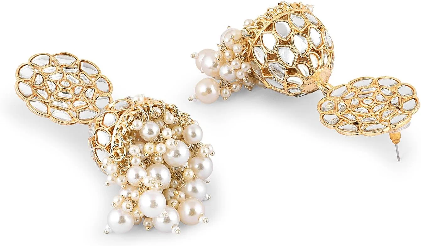 گوشواره زنانه جومکی طرح Zaveri Pearls با روکش طلایی، نگین های Kundan خیره کننده و آویز مرواریدی خوشه ای - ZPFK16206 گوشواره زنانه جومکی طرح Zaveri Pearls با روکش طلایی، نگین های Kundan خیره کننده و آویز مرواریدی خوشه ای - ZPFK16206