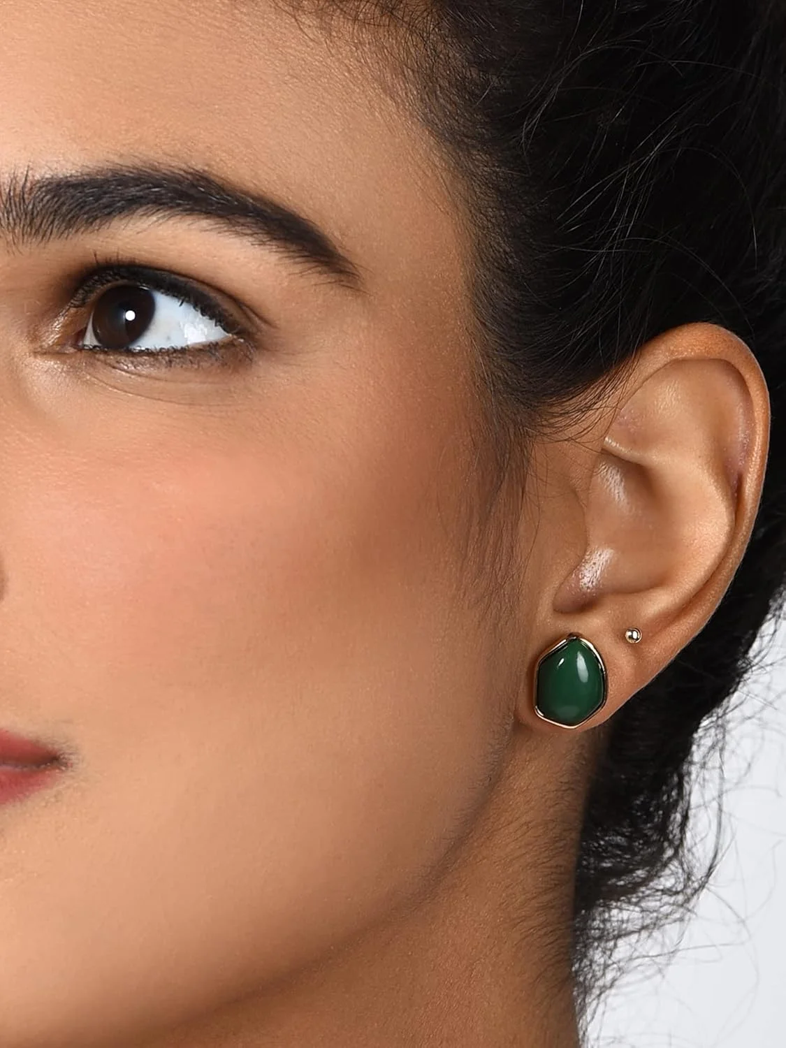 ZAAVERI PEARLS ست 25 عددی گوشواره های میخی، آویز و نیم حلقه ای معاصر با رنگ طلایی - ZPFK10655 ZAAVERI PEARLS ست 25 عددی گوشواره های میخی، آویز و نیم حلقه ای معاصر با رنگ طلایی - ZPFK10655