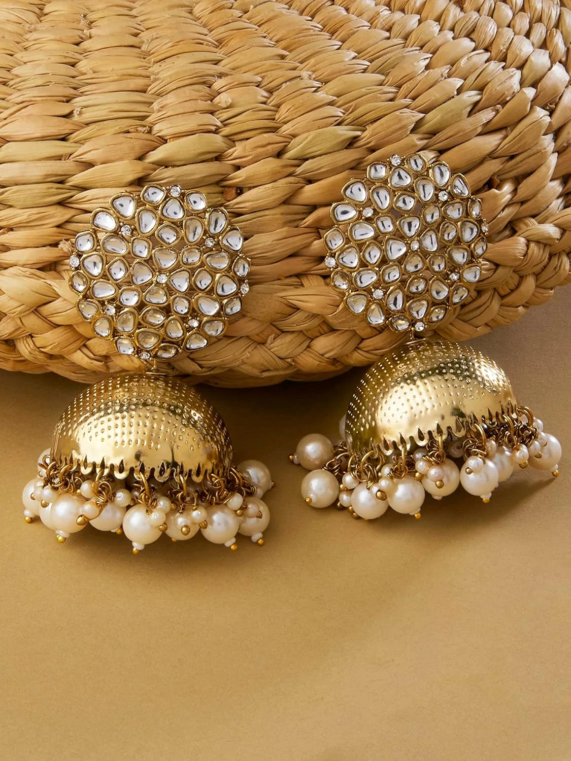 گوشواره زنانه مدل Jhumki با روکش طلای عتیقه و نگین کاری Kundan از Zaveri Pearls - ZPFK14763 گوشواره زنانه مدل Jhumki با روکش طلای عتیقه و نگین کاری Kundan از Zaveri Pearls - ZPFK14763