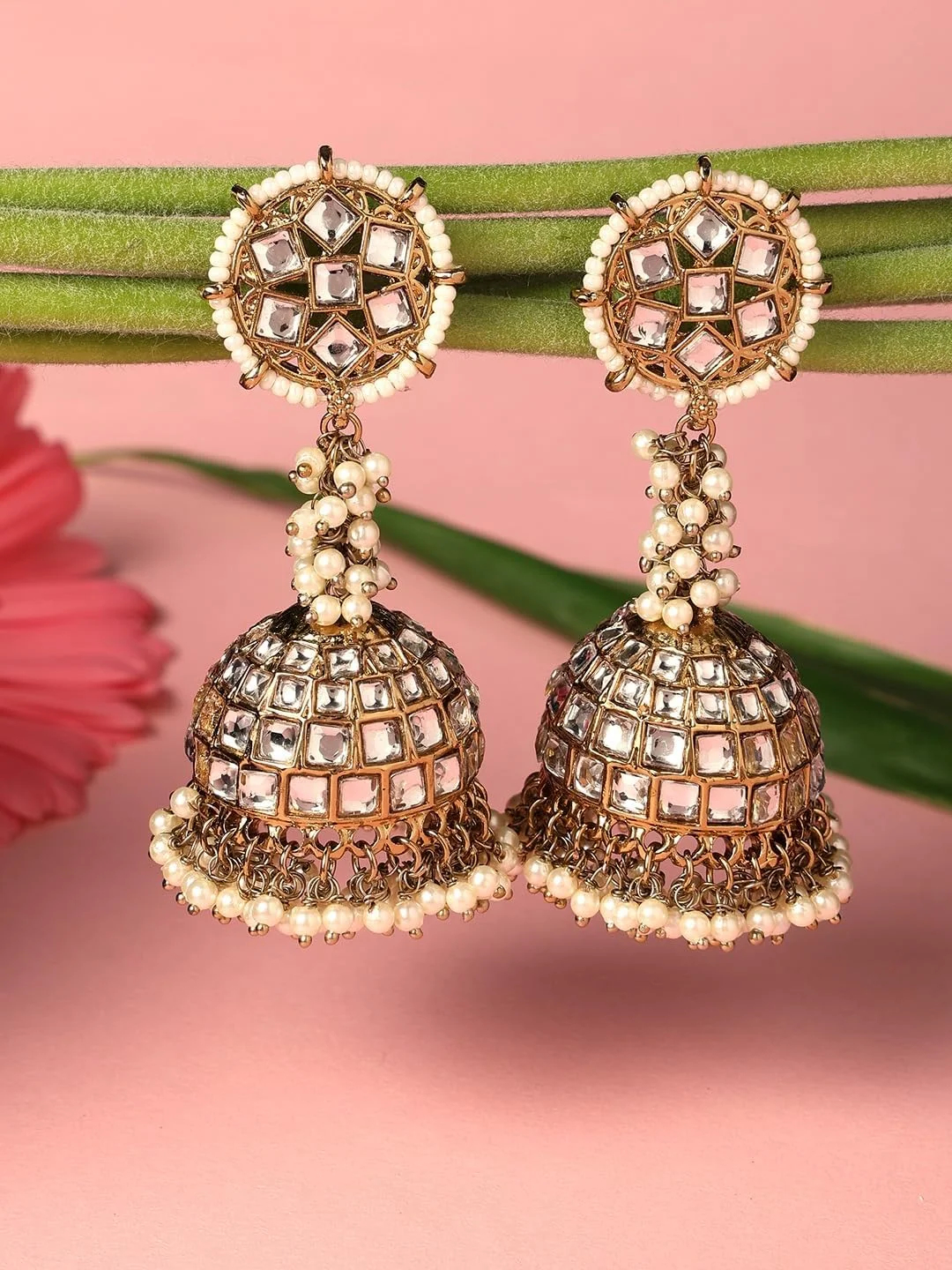 گوشواره آویز زنانه زاوری پرلز طرح کندن با مهره های طلایی مدل Jhumka-ZPFK18208 گوشواره آویز زنانه زاوری پرلز طرح کندن با مهره های طلایی مدل Jhumka-ZPFK18208