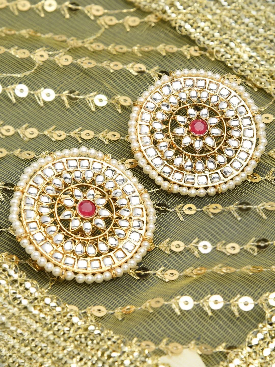 گوشواره میخی زنانه ZAVERI PEARLS با روکش طلای 22 عیار، طرح نگین های Kundan و مروارید، مدل دایره ای (Zpfk9082) گوشواره میخی زنانه ZAVERI PEARLS با روکش طلای 22 عیار، طرح نگین های Kundan و مروارید، مدل دایره ای (Zpfk9082)