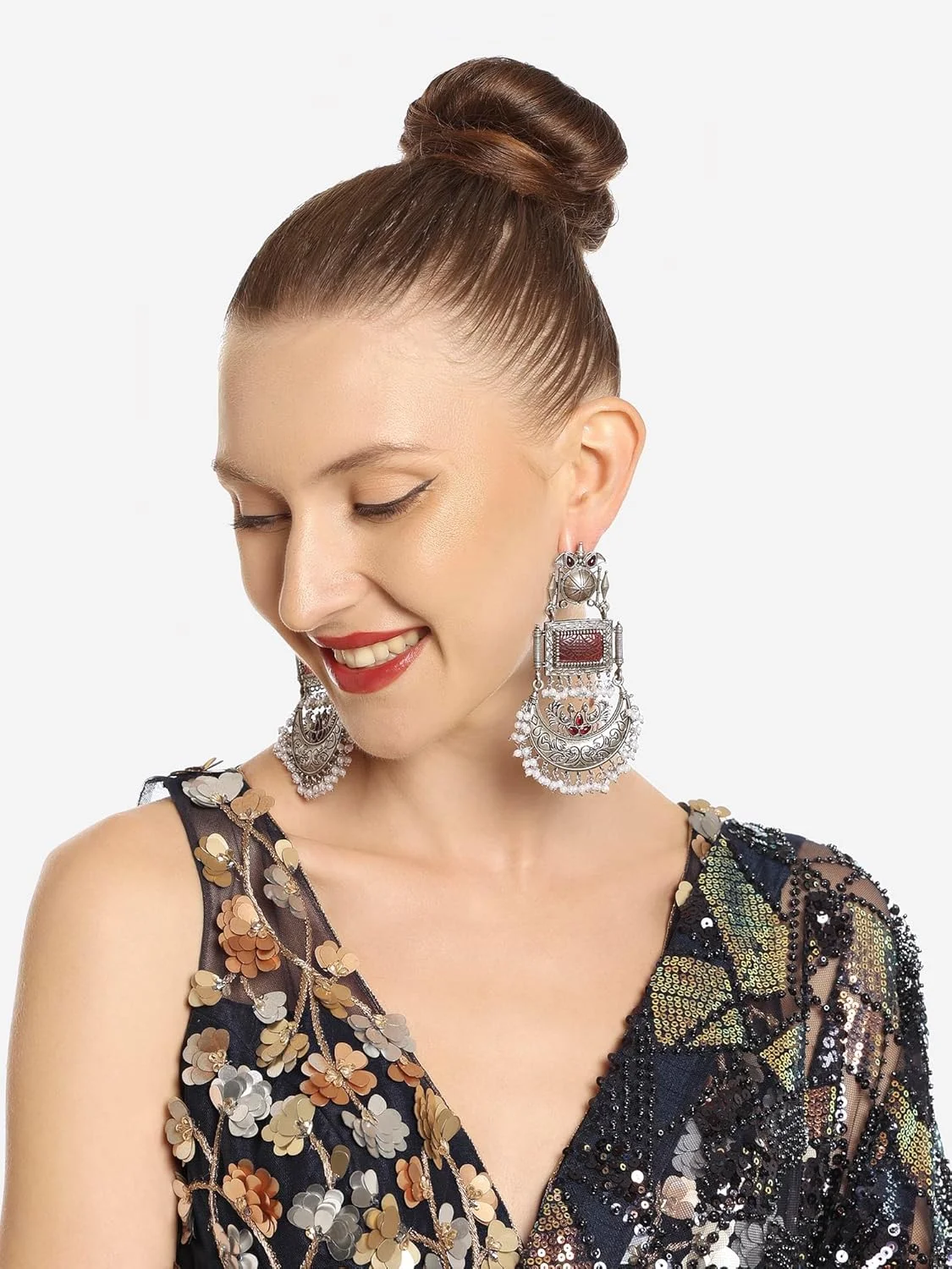 گوشواره آویز زنانه زاوری پرلز مدل ZPFK16701 با سنگ ها و مهره های اکسید شده نقره ای و زرشکی گوشواره آویز زنانه زاوری پرلز مدل ZPFK16701 با سنگ ها و مهره های اکسید شده نقره ای و زرشکی