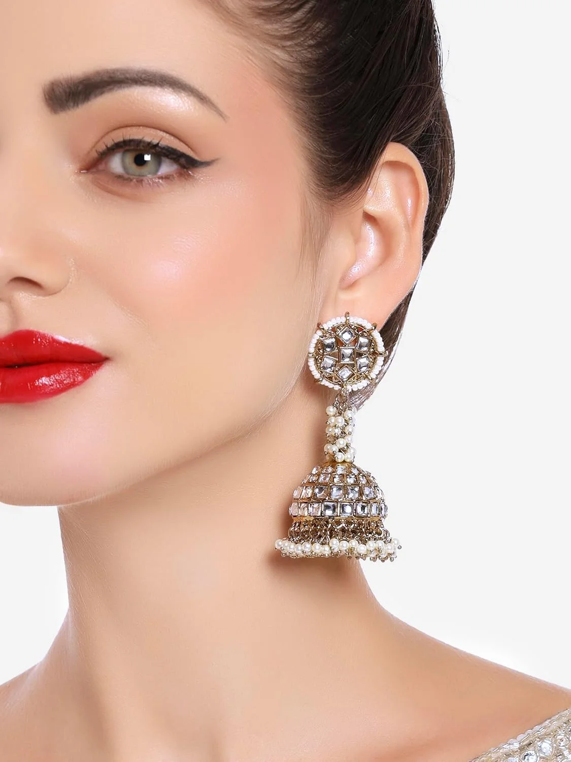 گوشواره آویز زنانه زاوری پرلز طرح کندن با مهره های طلایی مدل Jhumka-ZPFK16736