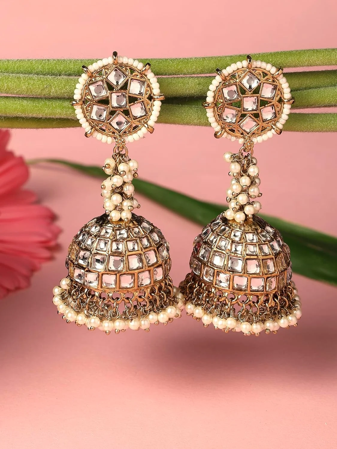 گوشواره آویز زنانه زاوری پرلز طرح کندن با مهره های طلایی مدل Jhumka-ZPFK16736