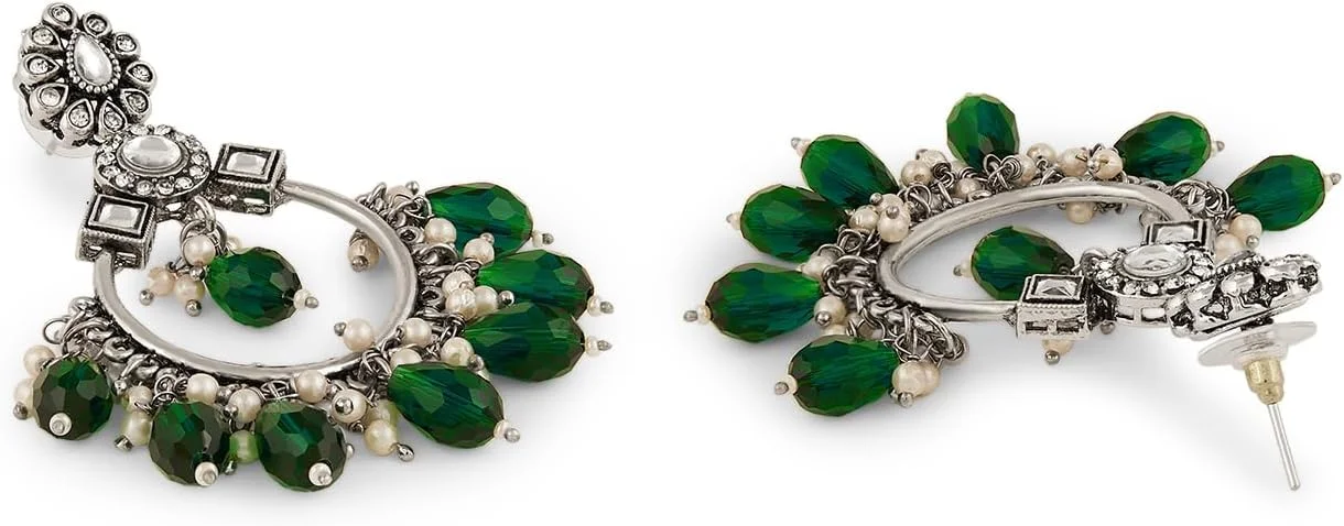 گوشواره آویز زنانه Zaveri Pearls با مهره های سبز و روکش نقره ای عتیقه و نگین های درخشان - ZPFK18377 گوشواره آویز زنانه Zaveri Pearls با مهره های سبز و روکش نقره ای عتیقه و نگین های درخشان - ZPFK18377