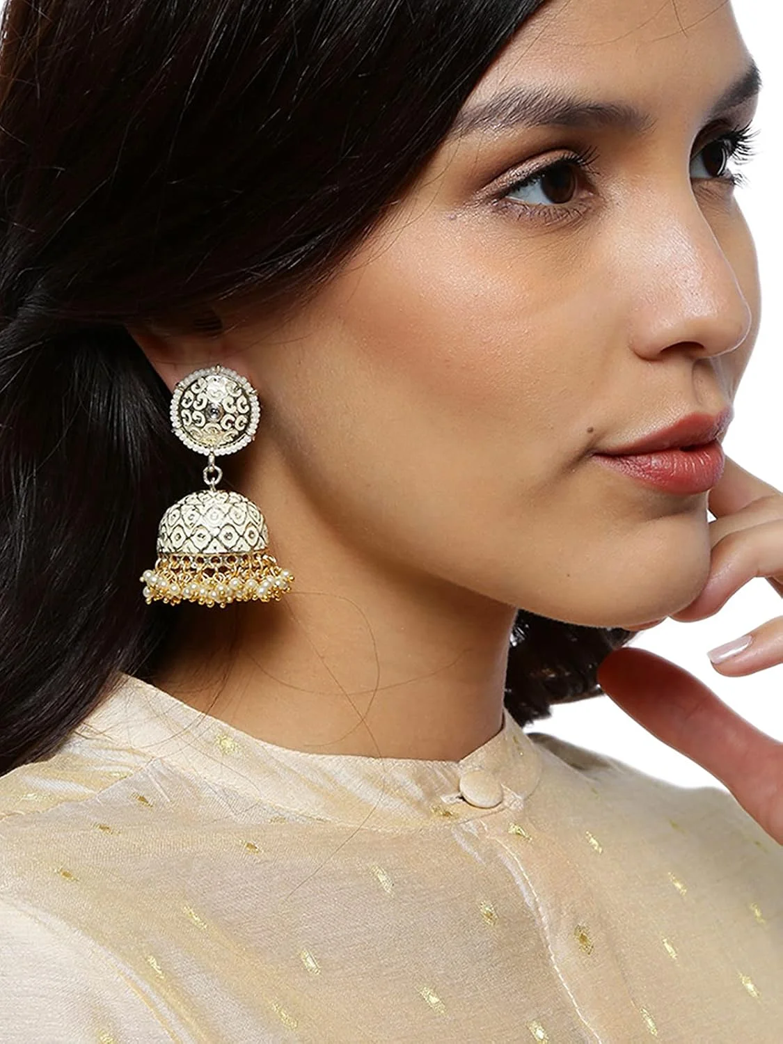 گوشواره جومکی فلزی با روکش طلای زنانه ZAVERI PEARLS با میناکاری زیبا (Zpfk8993) - سفید گوشواره جومکی فلزی با روکش طلای زنانه ZAVERI PEARLS با میناکاری زیبا (Zpfk8993) - سفید