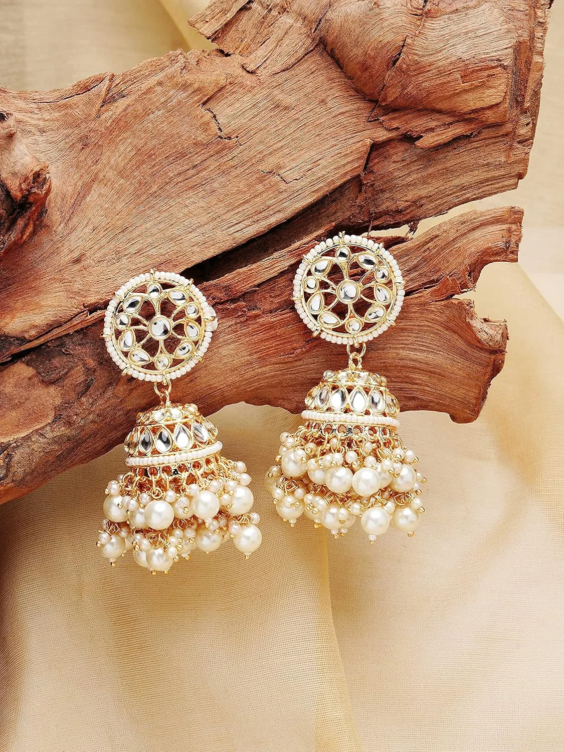 گوشواره زنانه مدل Jhumki با طرح سنتی Kundan و مروارید با روکش طلایی ZAVERI PEARLS - ZPFK11012 گوشواره زنانه مدل Jhumki با طرح سنتی Kundan و مروارید با روکش طلایی ZAVERI PEARLS - ZPFK11012