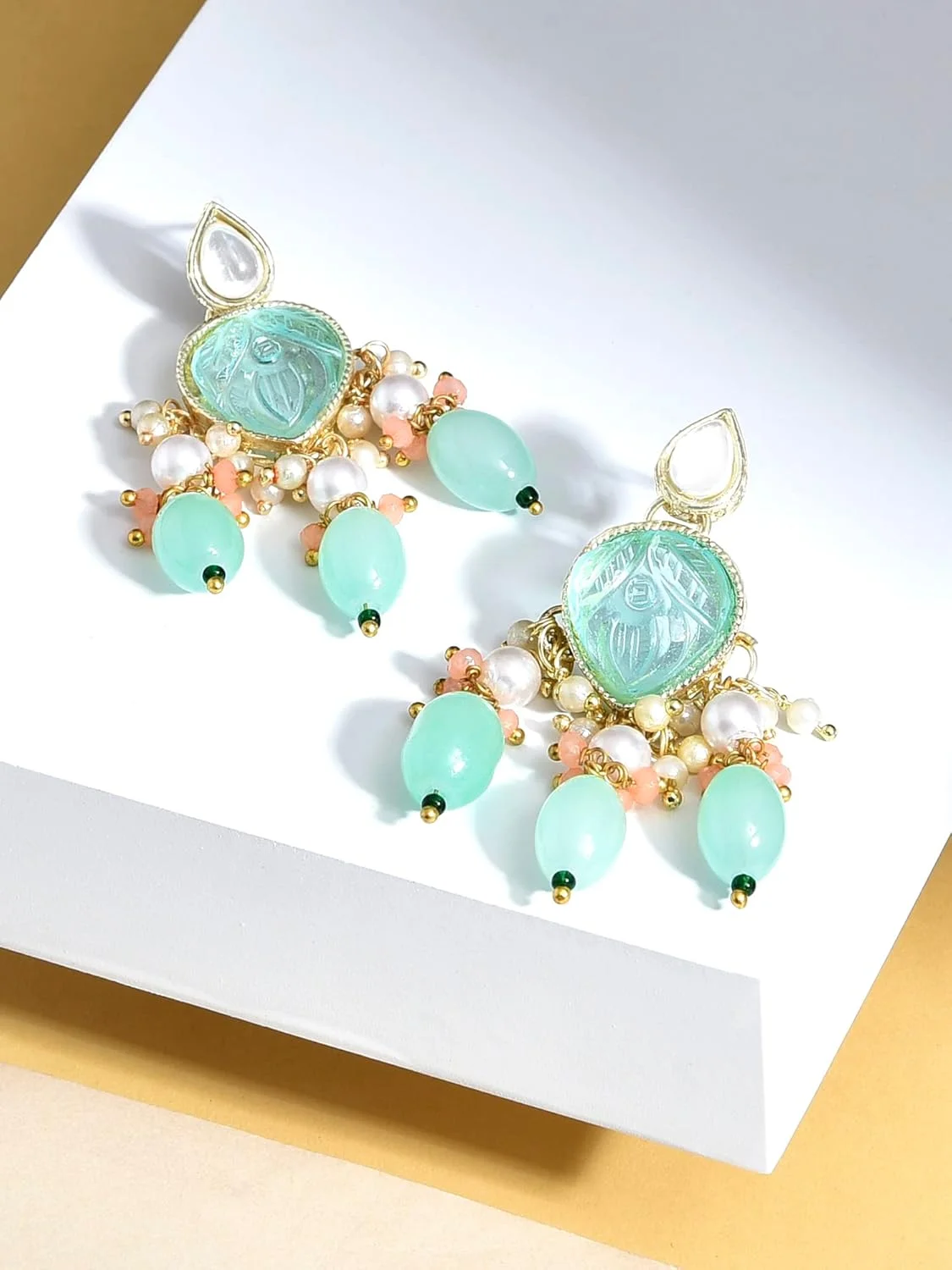 گوشواره آویز زنانه زری پرلز مدل ZPFK15382 با سنگ های هلویی و سبز گوشواره آویز زنانه زری پرلز مدل ZPFK15382 با سنگ های هلویی و سبز