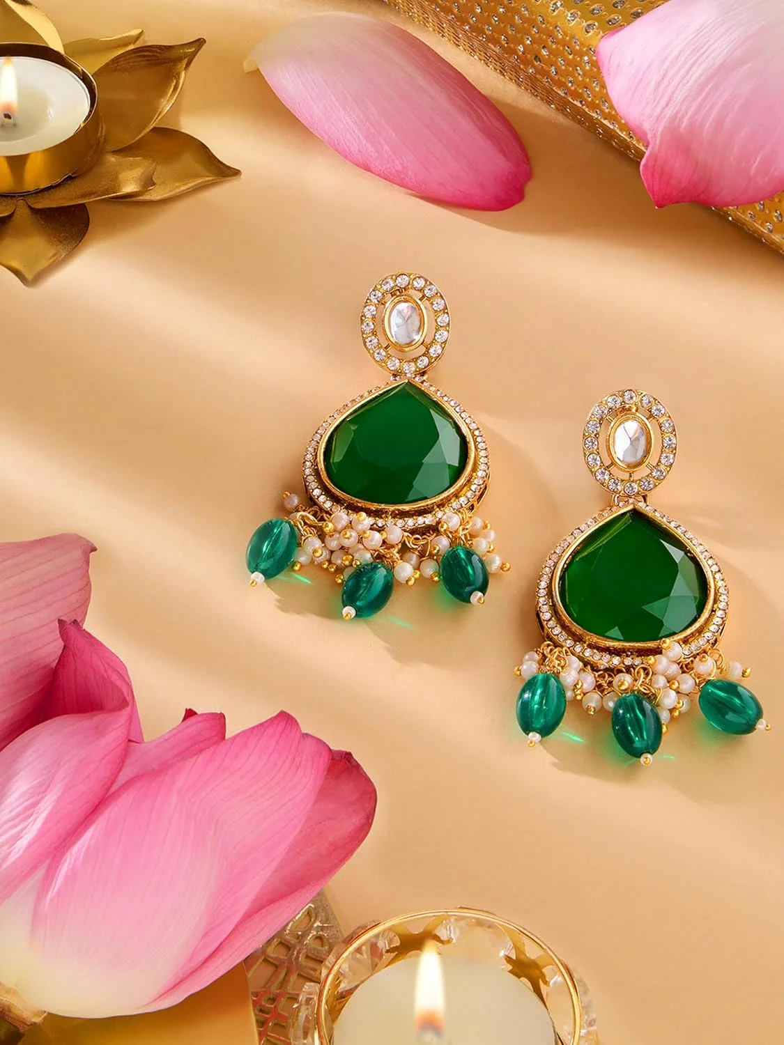 گوشواره آویز زنانه Zaveri Pearls با سنگ سبز و نگین های اتریشی درخشان - ZPFK18330 گوشواره آویز زنانه Zaveri Pearls با سنگ سبز و نگین های اتریشی درخشان - ZPFK18330