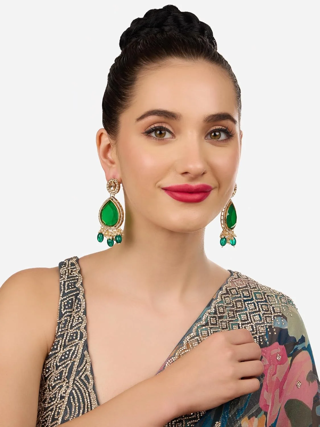 گوشواره آویز زنانه Zaveri Pearls با سنگ سبز و نگین های اتریشی درخشان - ZPFK18330 گوشواره آویز زنانه Zaveri Pearls با سنگ سبز و نگین های اتریشی درخشان - ZPFK18330