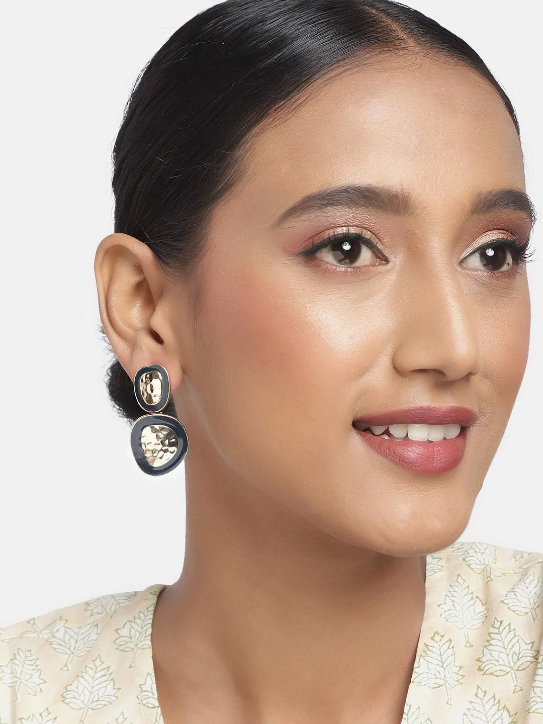 گوشواره آویز زنانه ZAVERI PEARLS (طلایی) (ZPFK9889) گوشواره آویز زنانه ZAVERI PEARLS (طلایی) (ZPFK9889)