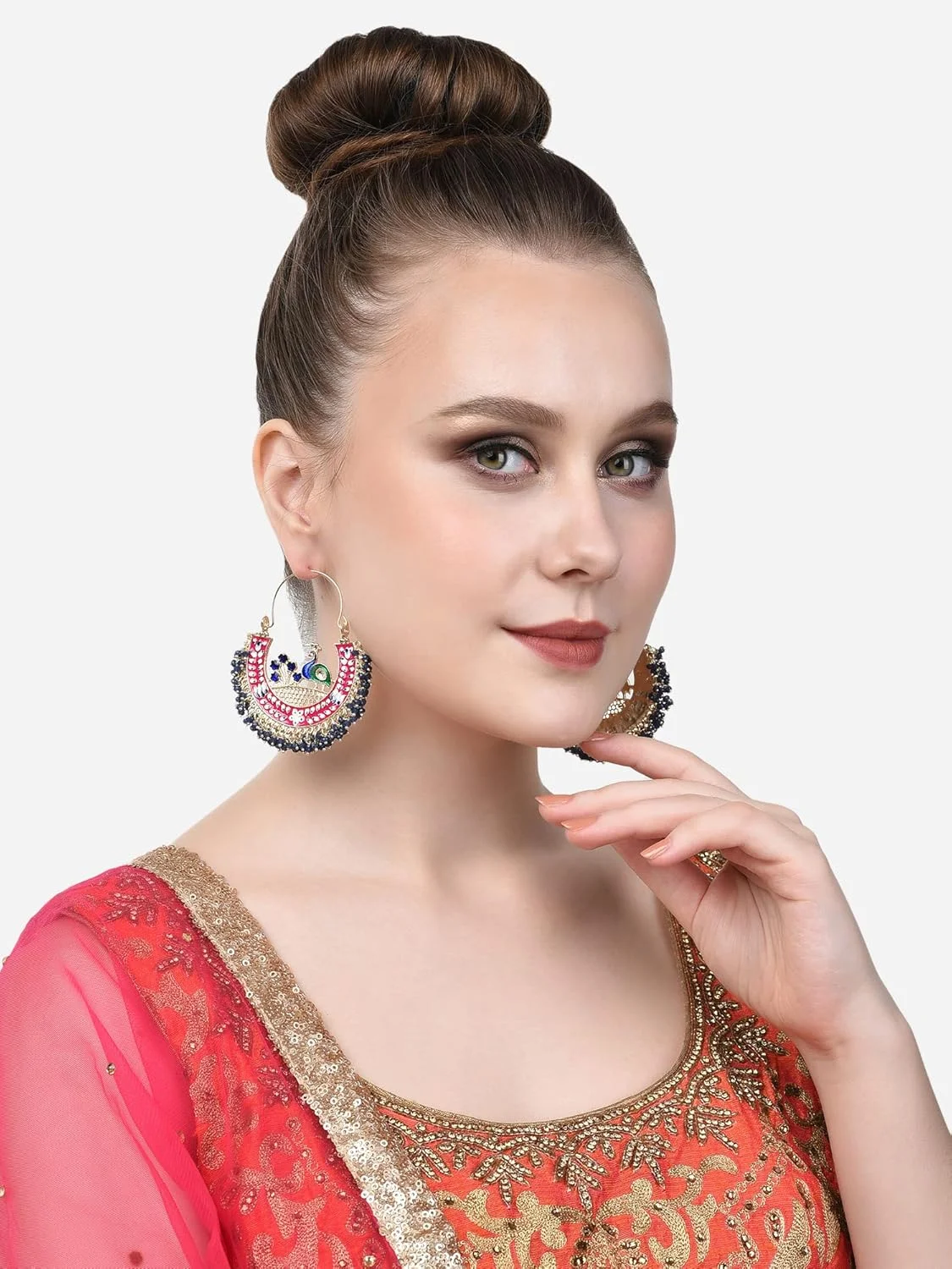 گوشواره های حلقه ای هلالی چند رنگ میناکاری شده با الهام از طاووس ZAVERI PEARLS برای زنان - ZPFK14626 گوشواره های حلقه ای هلالی چند رنگ میناکاری شده با الهام از طاووس ZAVERI PEARLS برای زنان - ZPFK14626