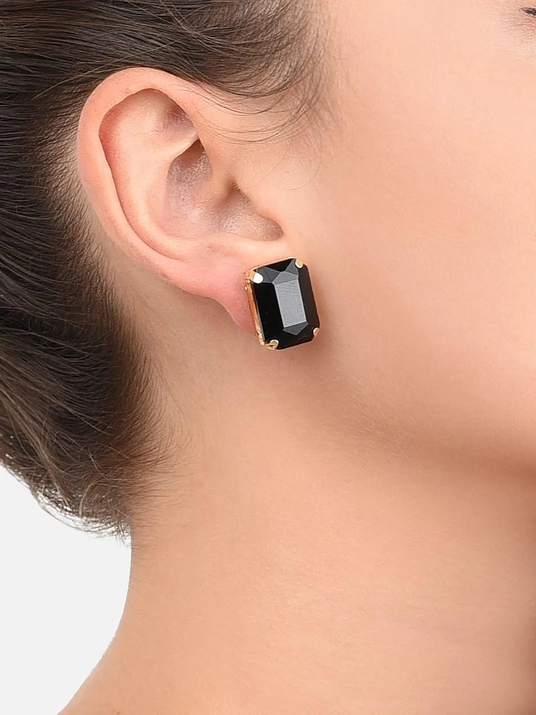 گوشواره میخی زنانه زاوری پرلز با روکش طلایی و طرح مشکی مدل ZPFK8707 گوشواره میخی زنانه زاوری پرلز با روکش طلایی و طرح مشکی مدل ZPFK8707