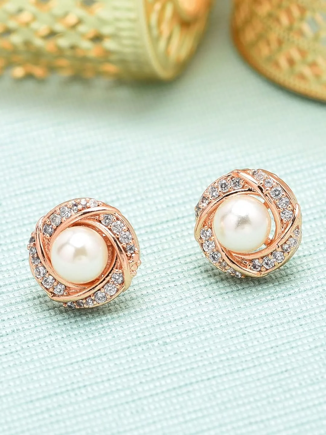 گوشواره میخی برنجی نگین زیرکونیا و مروارید رزگلد زنانه Zaveri Pearls مدل ZPFK10093 گوشواره میخی برنجی نگین زیرکونیا و مروارید رزگلد زنانه Zaveri Pearls مدل ZPFK10093