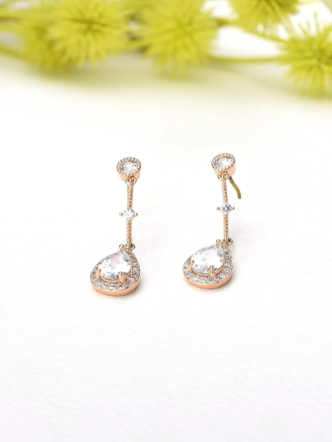 گوشواره های آویز گلابی معاصر نگین دار زیرکونیا مکعبی طلای رز زنانه ZAVERI PEARLS - ZPFK10684 گوشواره های آویز گلابی معاصر نگین دار زیرکونیا مکعبی طلای رز زنانه ZAVERI PEARLS - ZPFK10684