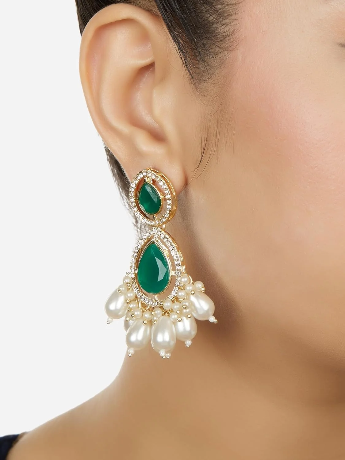 گوشواره زنانه نگین دار Zaveri Pearls با سنگ های سبز، مهره ها و الماس اتریشی درخشان مدل اشکی قومی-ZPFK18095 گوشواره زنانه نگین دار Zaveri Pearls با سنگ های سبز، مهره ها و الماس اتریشی درخشان مدل اشکی قومی-ZPFK18095