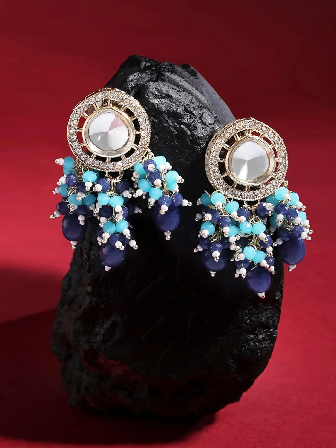 گوشواره آویز زنانه Zaveri Pearls با تزیین خوشه ای فیروزه ای و آبی با مهره های کندن سنتی مدل ZPFK15640 گوشواره آویز زنانه Zaveri Pearls با تزیین خوشه ای فیروزه ای و آبی با مهره های کندن سنتی مدل ZPFK15640