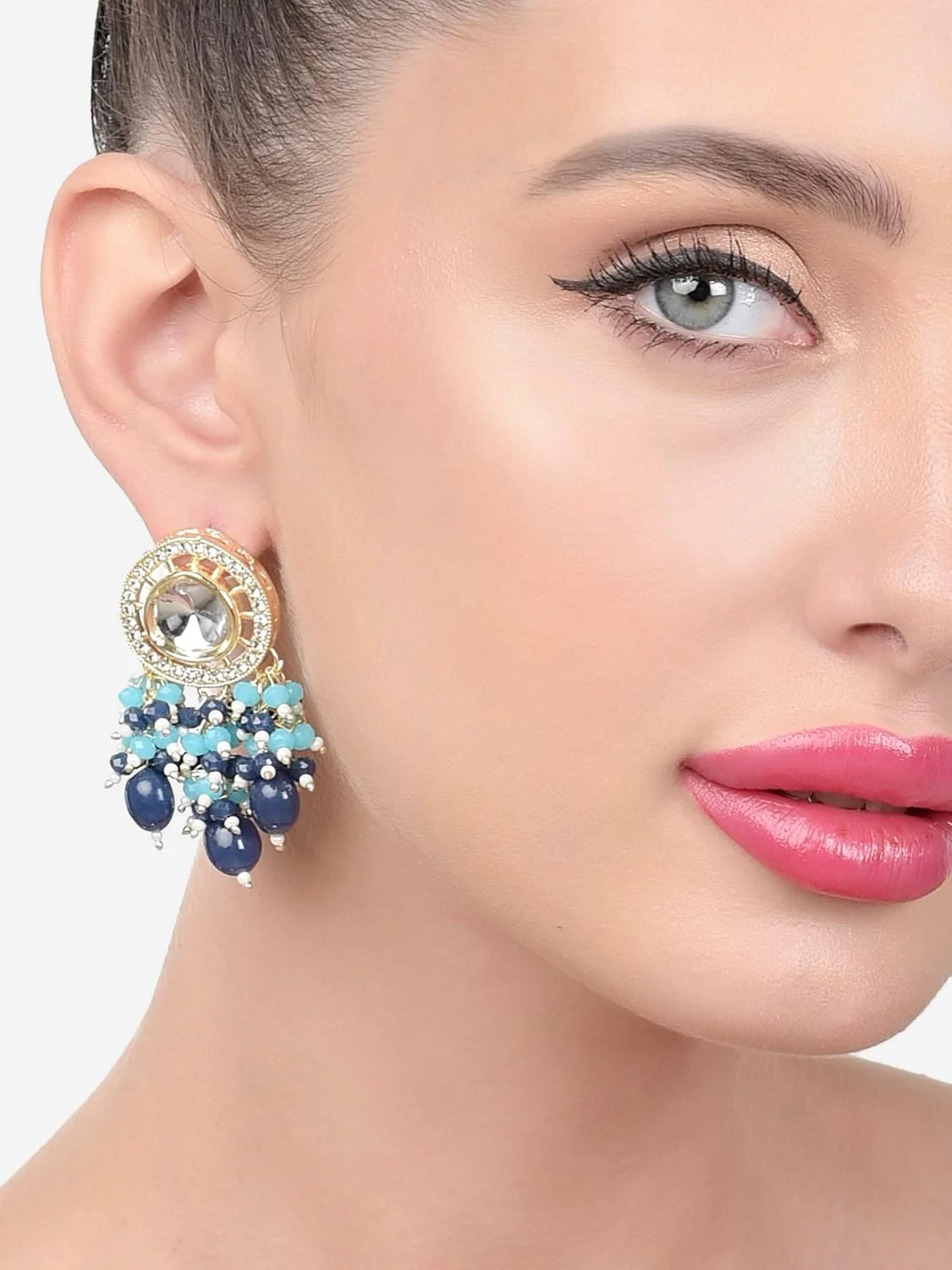 گوشواره آویز زنانه Zaveri Pearls با تزیین خوشه ای فیروزه ای و آبی با مهره های کندن سنتی مدل ZPFK15640 گوشواره آویز زنانه Zaveri Pearls با تزیین خوشه ای فیروزه ای و آبی با مهره های کندن سنتی مدل ZPFK15640