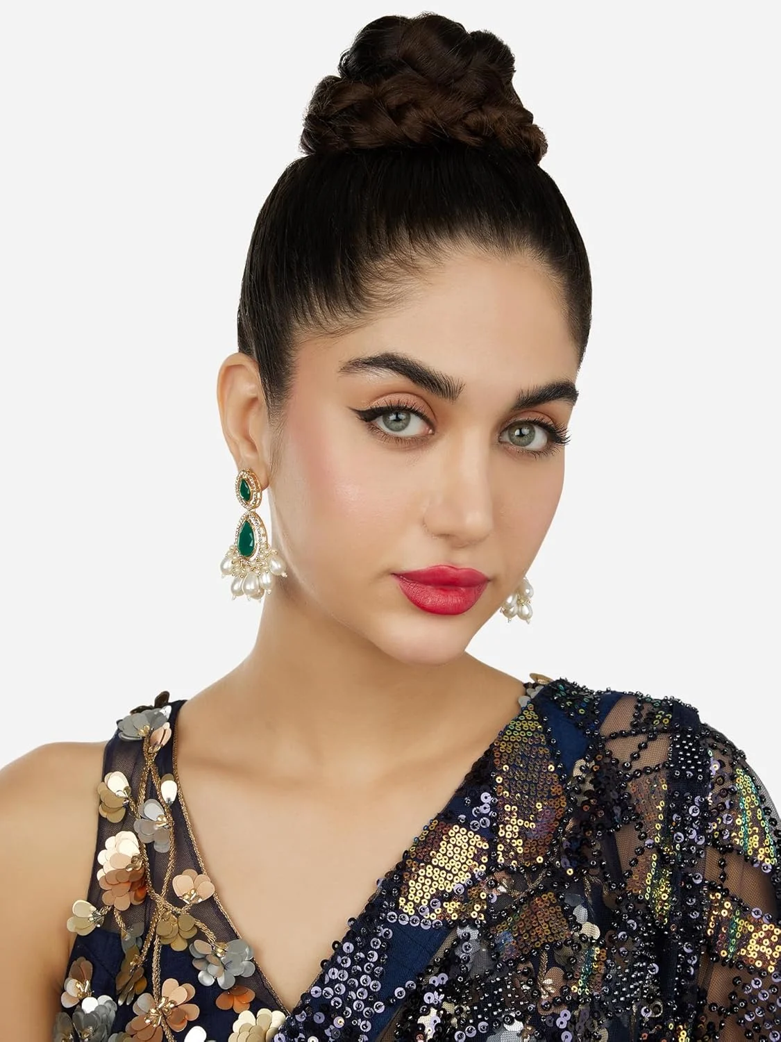 گوشواره زنانه نگین دار Zaveri Pearls با سنگ های سبز، مهره ها و الماس اتریشی درخشان مدل اشکی قومی-ZPFK18095 گوشواره زنانه نگین دار Zaveri Pearls با سنگ های سبز، مهره ها و الماس اتریشی درخشان مدل اشکی قومی-ZPFK18095