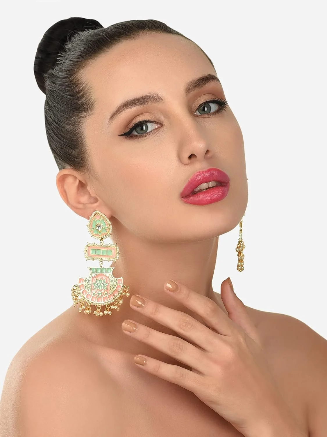 گوشواره آویز زنانه طرح نیلوفر میناکاری شده هلویی و سبز Zaveri Pearls - ZPFK12136 گوشواره آویز زنانه طرح نیلوفر میناکاری شده هلویی و سبز Zaveri Pearls - ZPFK12136