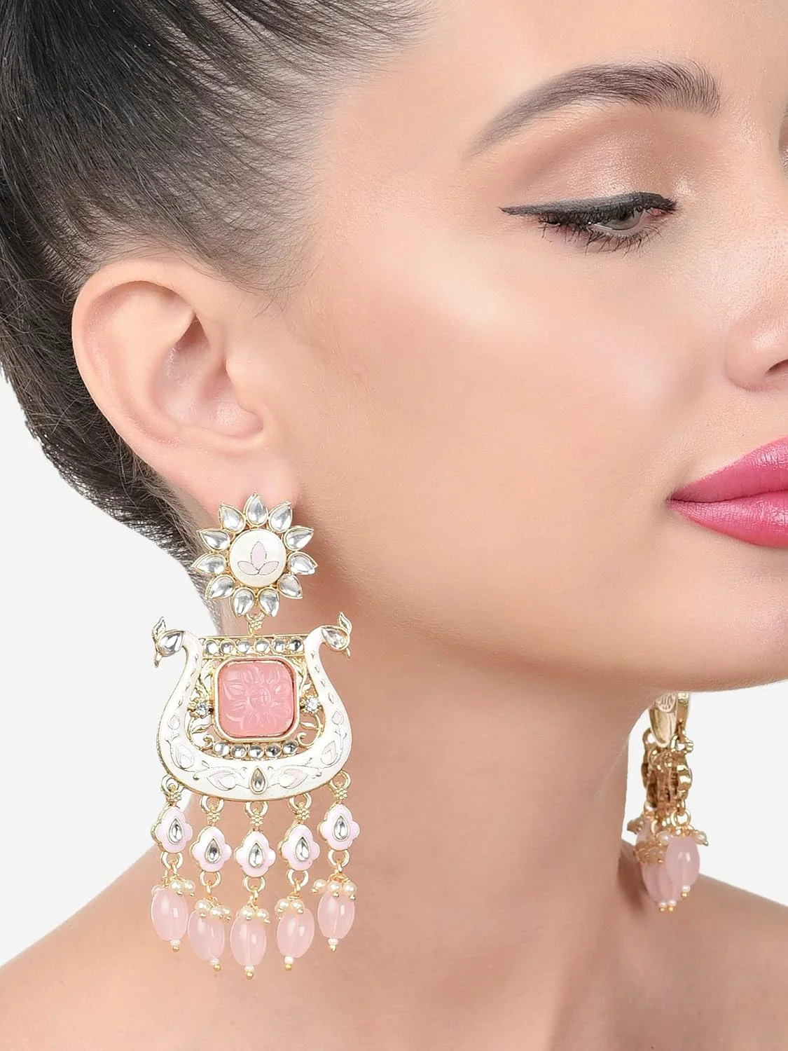 گوشواره های آویز و آویزی زنانه الهام گرفته از طاووس میناکاری شده صورتی سفید Zaveri Pearls مدل ZPFK15646 گوشواره های آویز و آویزی زنانه الهام گرفته از طاووس میناکاری شده صورتی سفید Zaveri Pearls مدل ZPFK15646