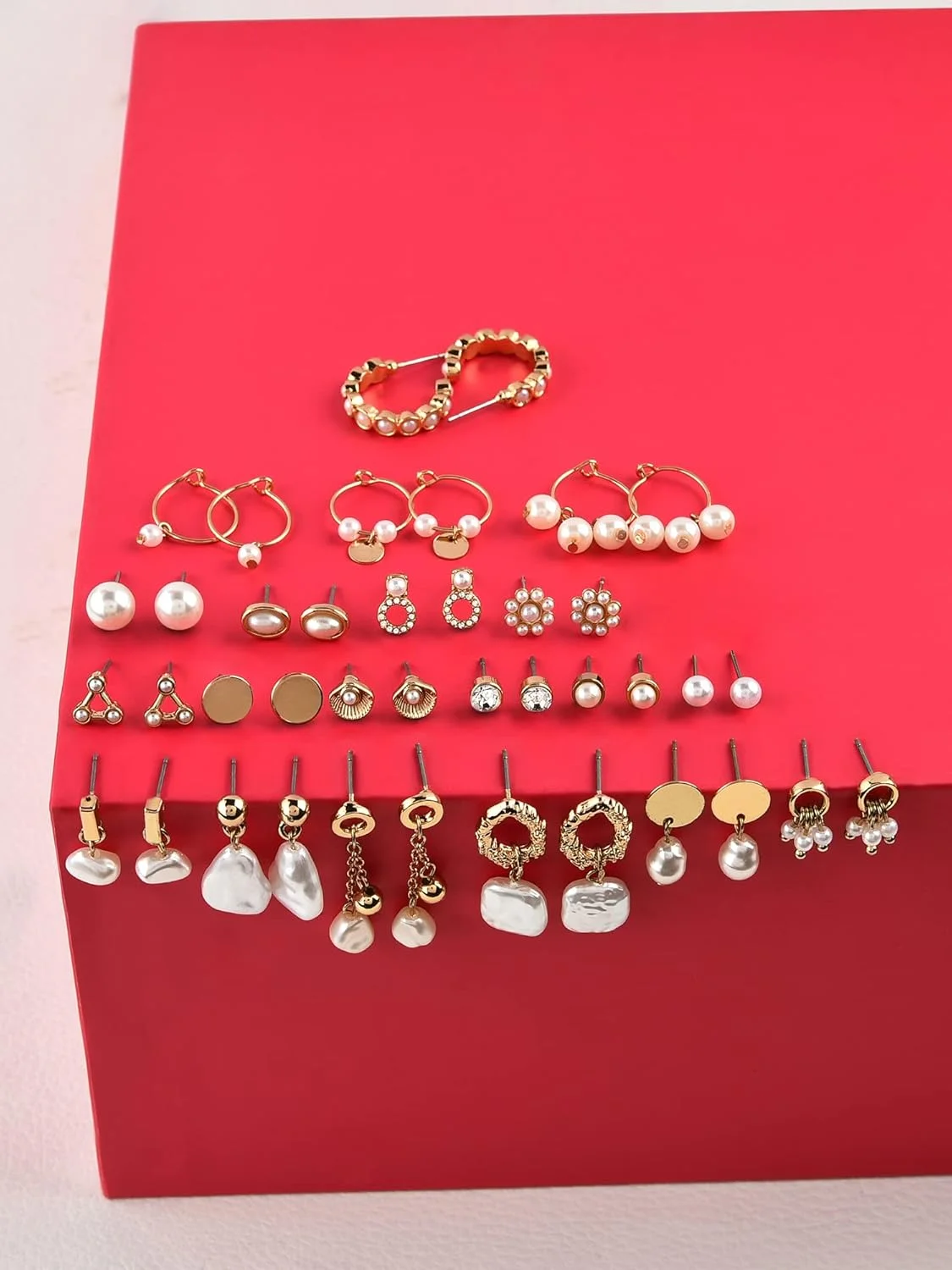 ZAVERI PEARLS ست طلایی شامل 20 عدد گوشواره مرواریدی مدرن، میخی و حلقه ای - Zpfk10650 ZAVERI PEARLS ست طلایی شامل 20 عدد گوشواره مرواریدی مدرن، میخی و حلقه ای - Zpfk10650