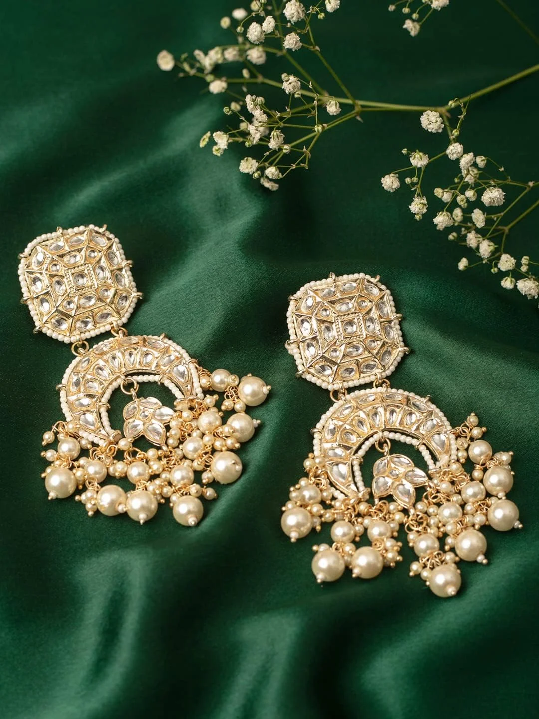 گوشواره آویز زنانه طرح کندن و مروارید طلایی رنگ مجموعه عروس Zaveri Pearls مدل ZPFK10096