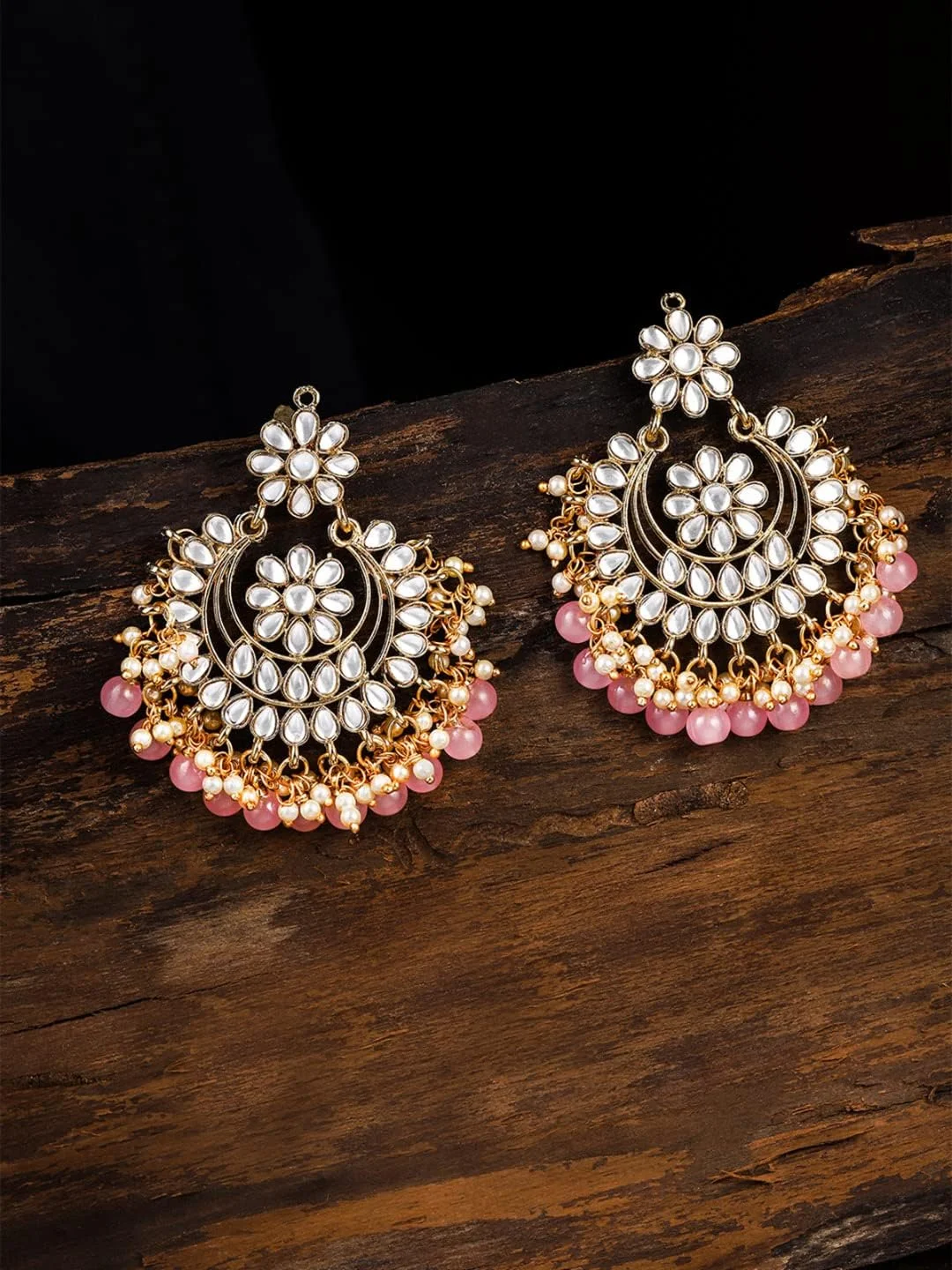 گوشواره آویز چندبالی زنانه ZAVERI PEARLS با روکش طلایی، نگین های کندن سنتی و مهره های صورتی، آبکاری طلای 22 عیار مدل ZPFK8663 گوشواره آویز چندبالی زنانه ZAVERI PEARLS با روکش طلایی، نگین های کندن سنتی و مهره های صورتی، آبکاری طلای 22 عیار مدل ZPFK8663